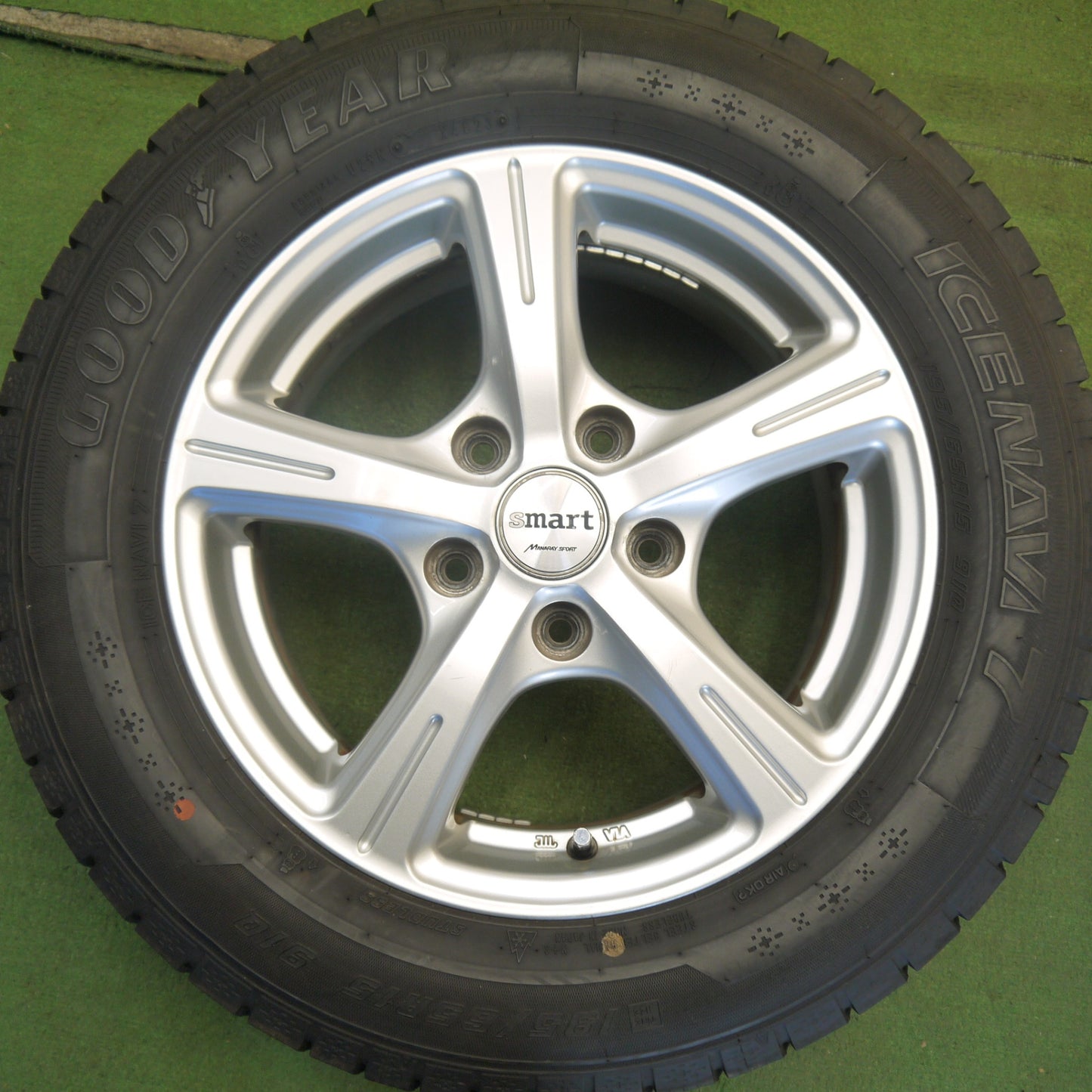 バリ溝！23年！キレイ！9.5分以上★スタッドレス 195/65R15 グッドイヤー アイスナビ7 smart MANARAY SPORT スマート マナレイ 15インチ PCD114.3/5H★6052607Hス
