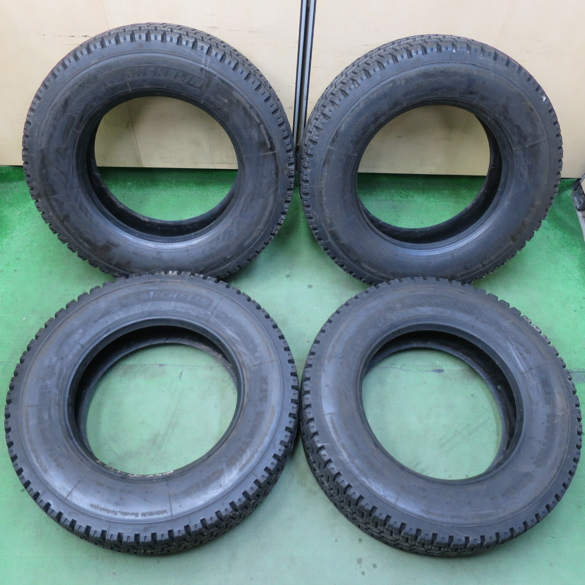 バリ溝！22年！9分★トラック タイヤ 245/70R19.5 136/134L スタッドレス ミシュラン XJS WINTER GRIP+ 19.5インチ★6010702イスタ