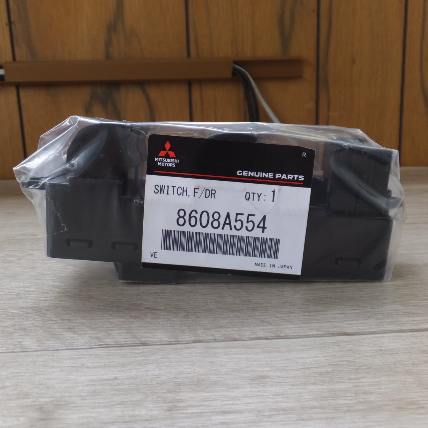 [送料無料] 未使用★三菱 MITSUBISHI 純正 デリカ D:5  CV1W フロント ドア パワーウインドウ スイッチ 8608A554★