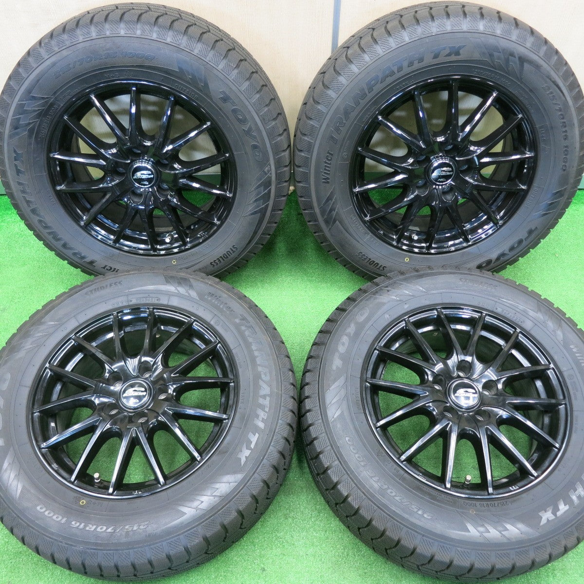 [送料無料] バリ溝！22年！キレイ！9.5分★スタッドレス 215/70R16 トーヨー ウインター トランパス TX SCHNEIDER MiD シュナイダー 16インチ PCD114.3/5H★4112102NJス
