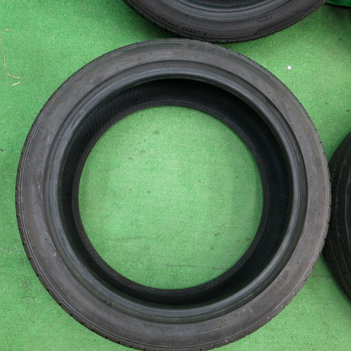 *送料無料* 新車外し！23年！ほぼ未使用★215/45R18 ラウフェン Z FIT EQ タイヤ 18インチ ノア ヴォクシー エスクァイア 等★4042208ナノタ