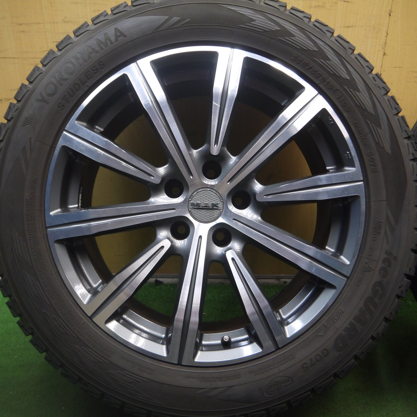 *送料無料* バリ溝！8.5分★BMW 等 MAK 265/50R19 スタッドレス ヨコハマ アイスガード G075 19インチ PCD120/5H★4080105Hス