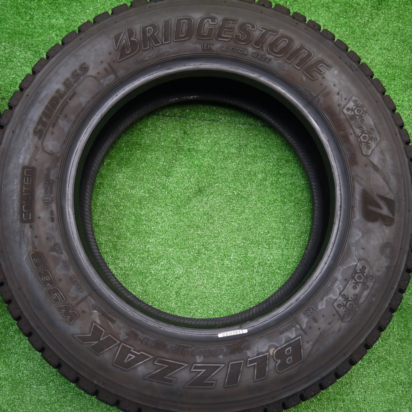 バリ溝！24年！9.5分以上！6本★トラック タイヤ 205/70R16 111/109N スタッドレス ブリヂストン ブリザック W989 16インチ★5101402Hスタ