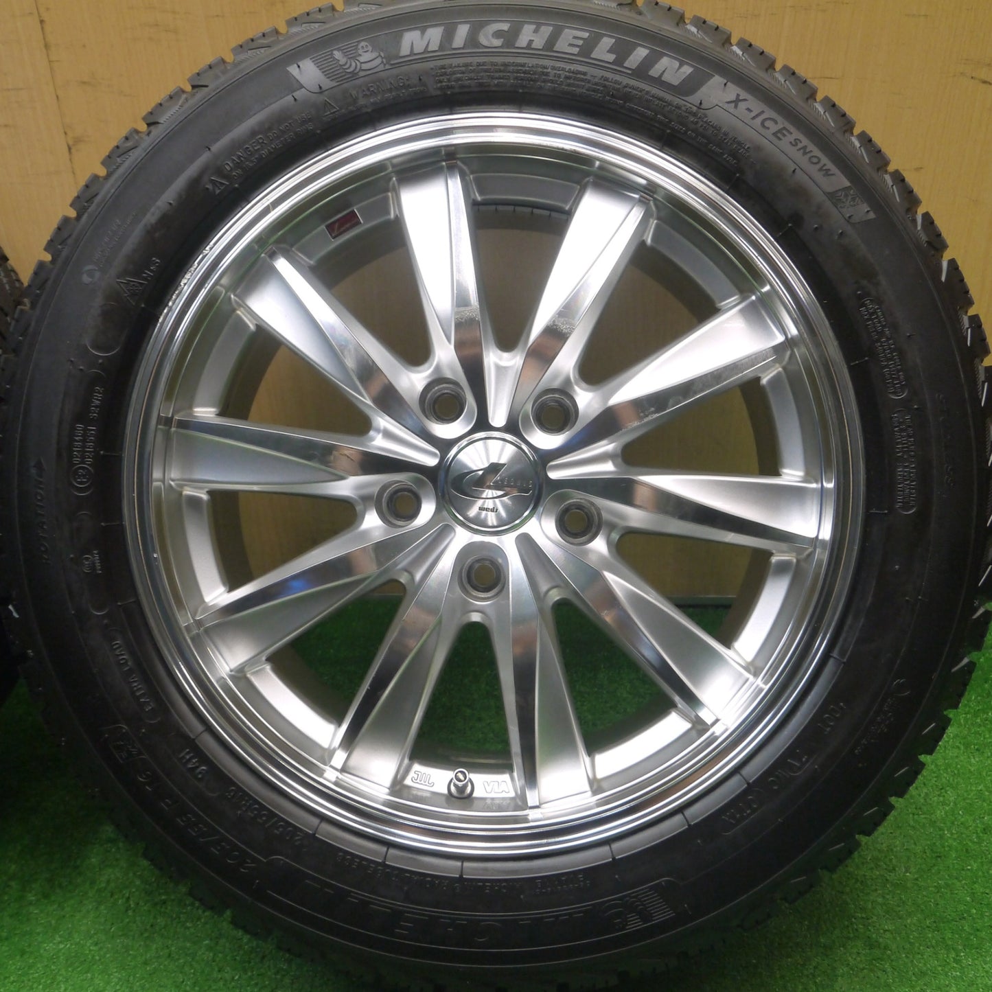 [送料無料] タイヤほぼ未使用！22年！キレイ★スタッドレス LEONIS CX 205/55R16 ミシュラン X-ICE SNOW レオニス PCD114.3/5H★4091702Hス