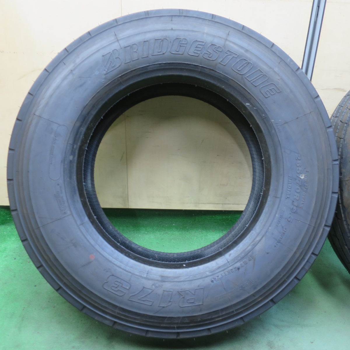新車外し！24年★トラック タイヤ 265/70R19.5 140/138J ブリヂストン R173 19.5インチ★6053003イノタ