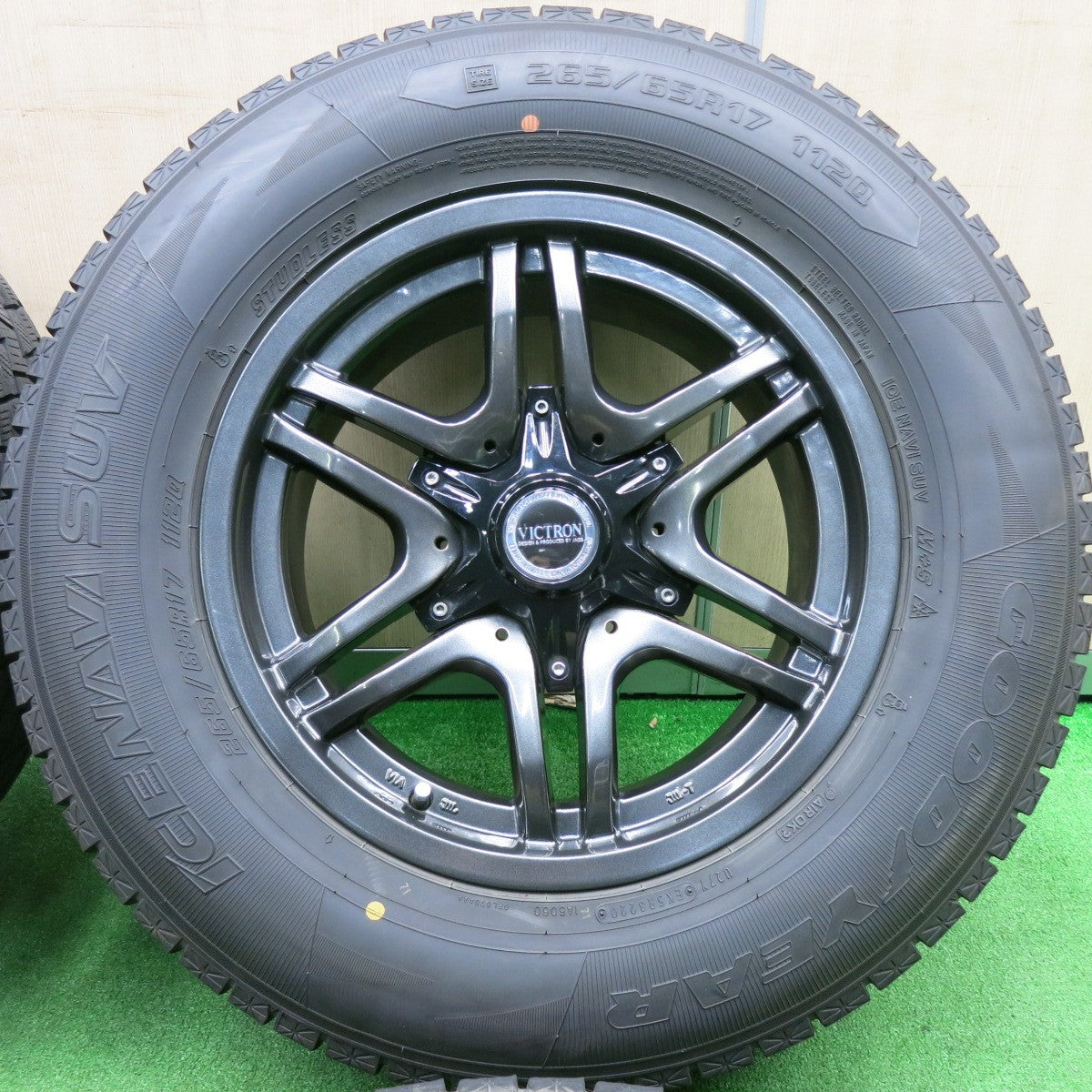[送料無料] バリ溝！20年！キレイ！9.5分★ランクル 等 JAOS VICTRON ASTELLA CM-02 265/65R17 スタッドレス グッドイヤー アイスナビ SUV PCD139.7/6H★4112304TNス