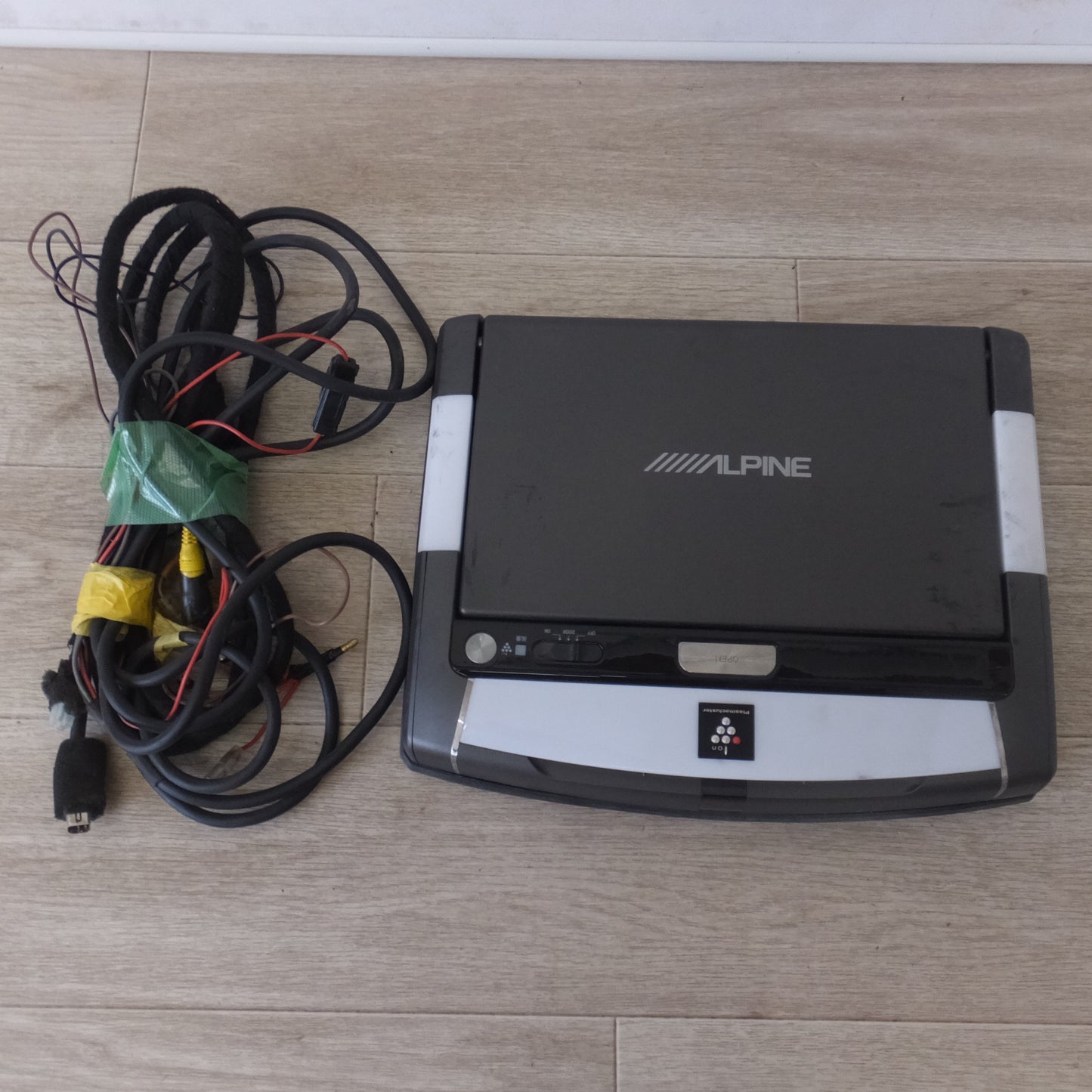 [送料無料] ★アルパイン ALPINE 10.2inch WVGA LED液晶 LEDルームランプ付プラズマクラスターリアビジョン ブラック PCX-R3500B(98)★