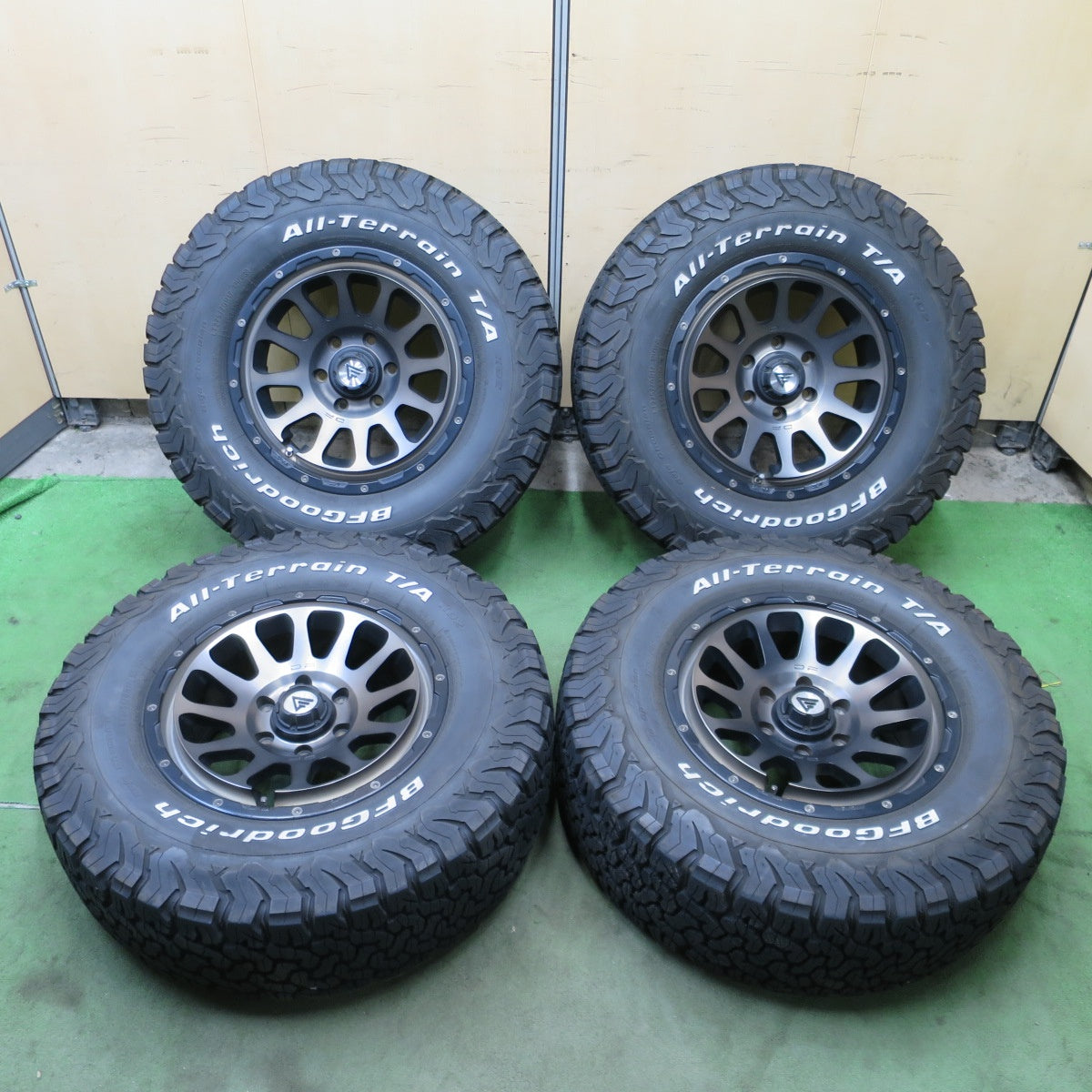 バリ溝！22年！キレイ！9分◎DELTA FORCE CRIMSON 275/70R17 121/118R BFグッドリッチ All-Terrain T/A デルタ フォース 17インチ PCD139.7/6H◎6082501NGノ