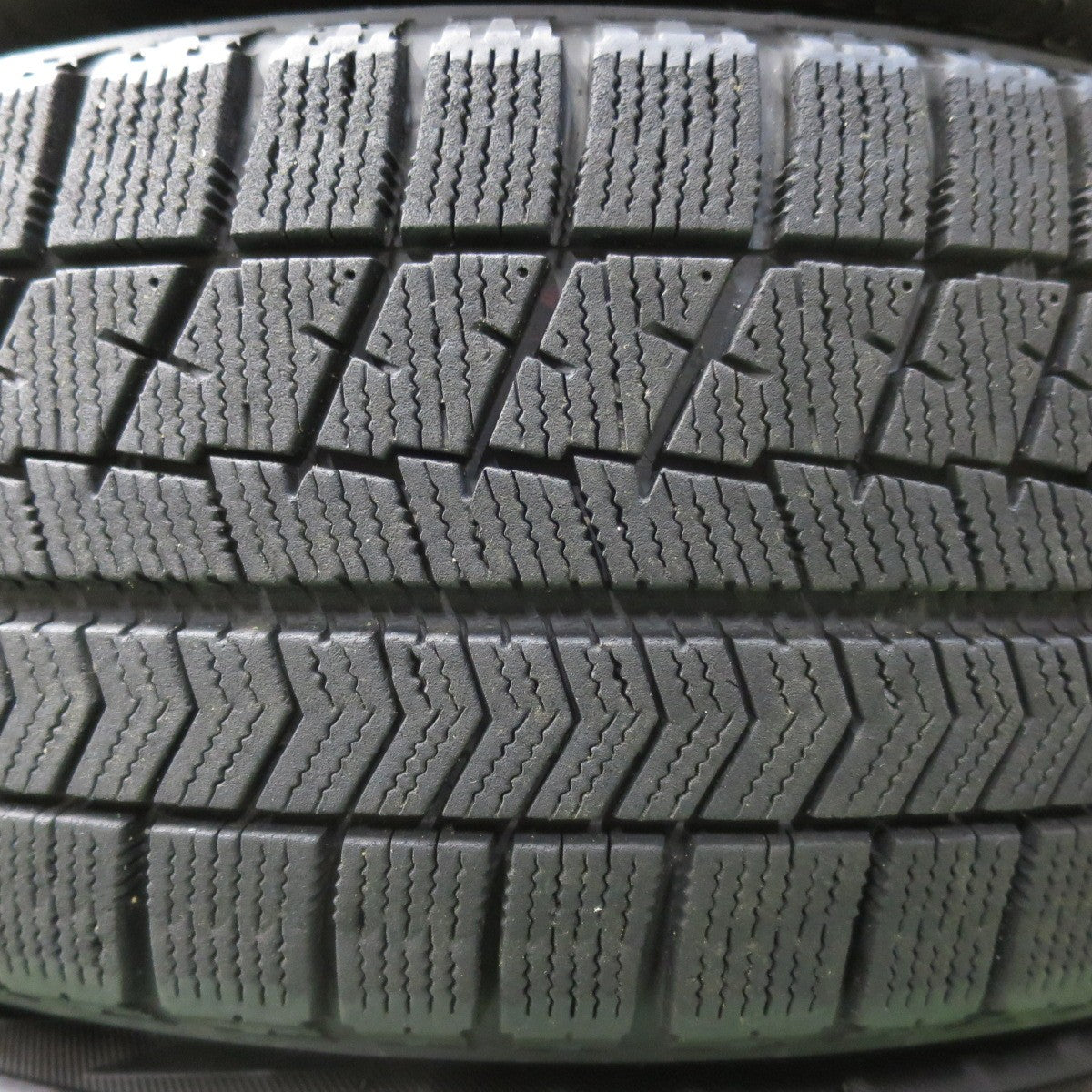 [送料無料] キレイ★スタッドレス 185/60R15 ブリヂストン ブリザック VRX ENERGY LINE エナジーライン 15インチ PCD100/4H★5012105イス