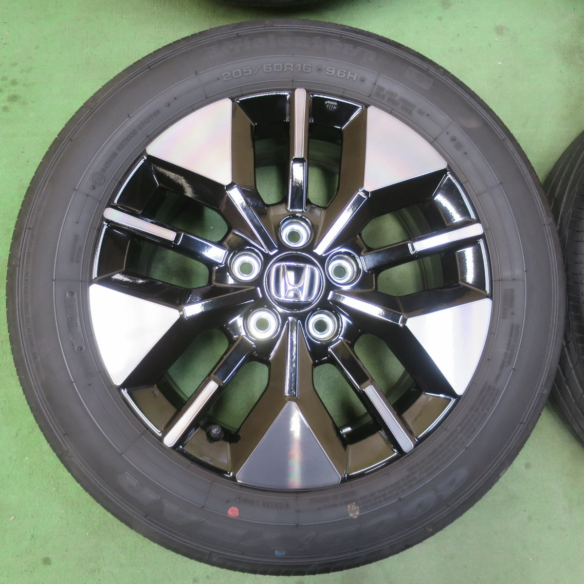 バリ溝！25年！美品！9.5分以上★ホンダ RP ステップワゴン スパーダ 純正 205/60R16 グッドイヤー EfficientGrip 16インチ PCD114.3/5H★6022310イノ
