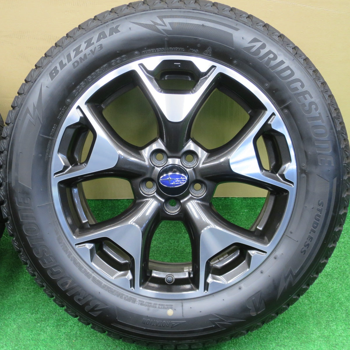 バリ溝！キレイ！9.5分★スバル GT系 XV 純正 225/60R17 スタッドレス ブリヂストン ブリザック DM-V3 17インチ PCD100/5H★5112801NKス