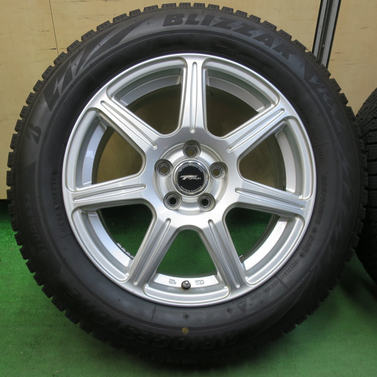 205/60R16 ブリヂストン VRX2 4本 送料無料 冬タイヤ T1610 楽天市場】ブリヂストン ブリザック vrx2 205/60r16の通販