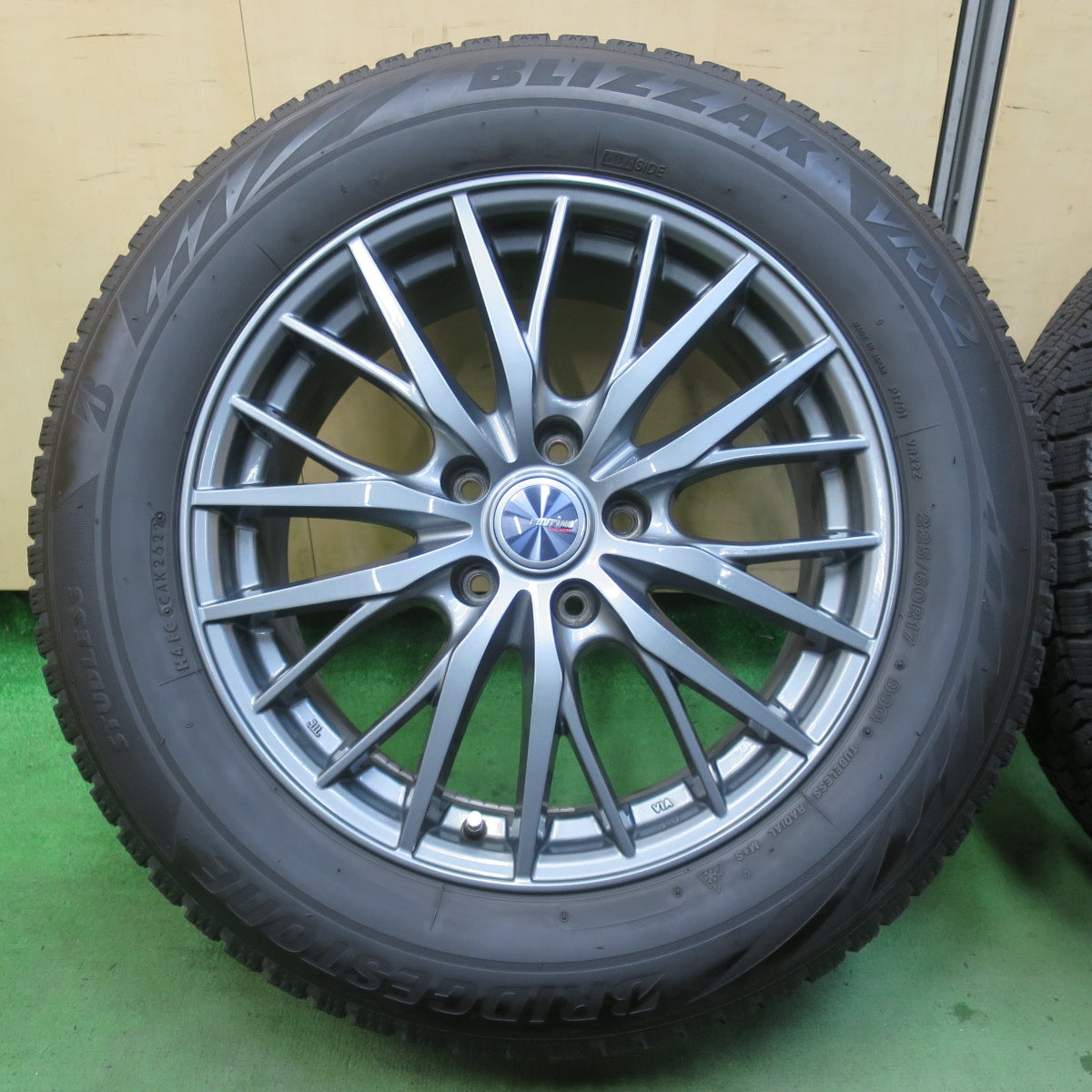 バリ溝！22年！キレイ！9.5分★スタッドレス 225/60R17 ブリヂストン ブリザック VRX2 ravrion RM01 ラブリオン 17インチ PCD114.3/5H★5122401イス