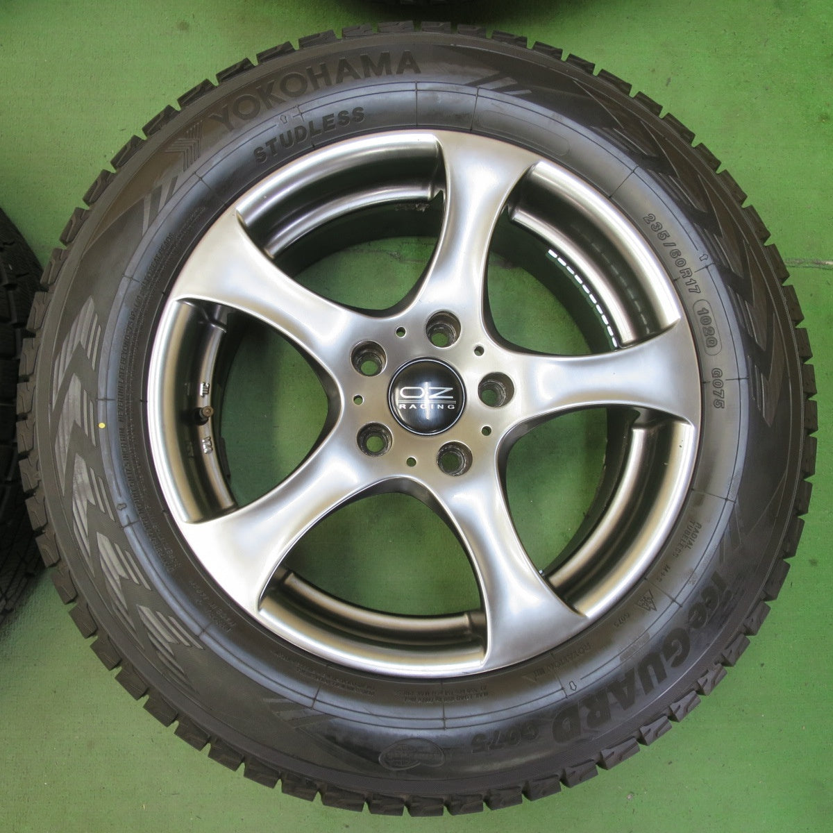 バリ溝！ほぼ10分★BMW 等 EURODESIGN O・Z 235/60R17 スタッドレス ヨコハマ アイスガード G075 17インチ ユーロデザイン PCD120/5H★5052701イス