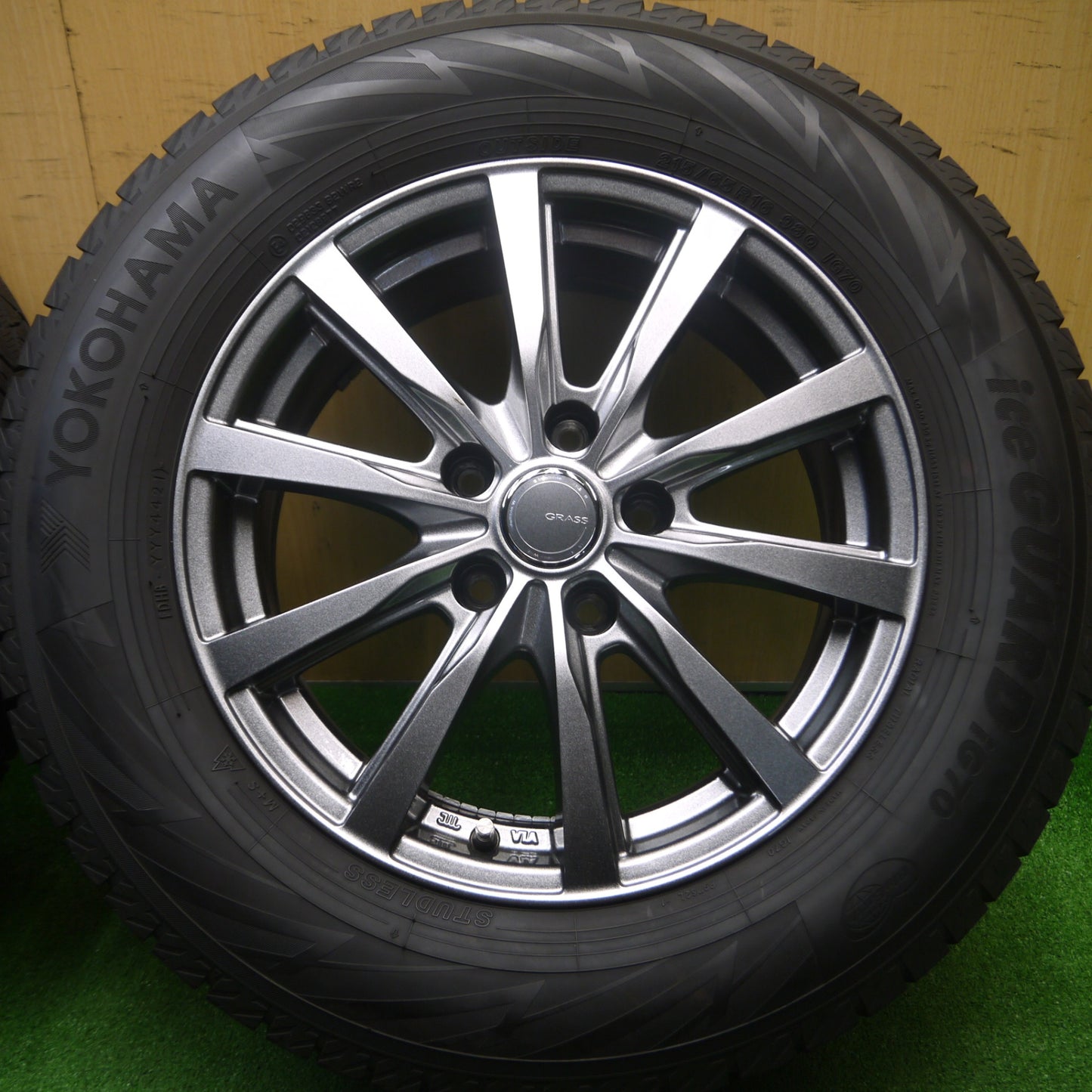 [送料無料] バリ溝！21年！キレイ！9分★スタッドレス 215/65R16 ヨコハマ アイスガード iG70 GRASS グラス 16インチ PCD114.3/5H★4110805Hス