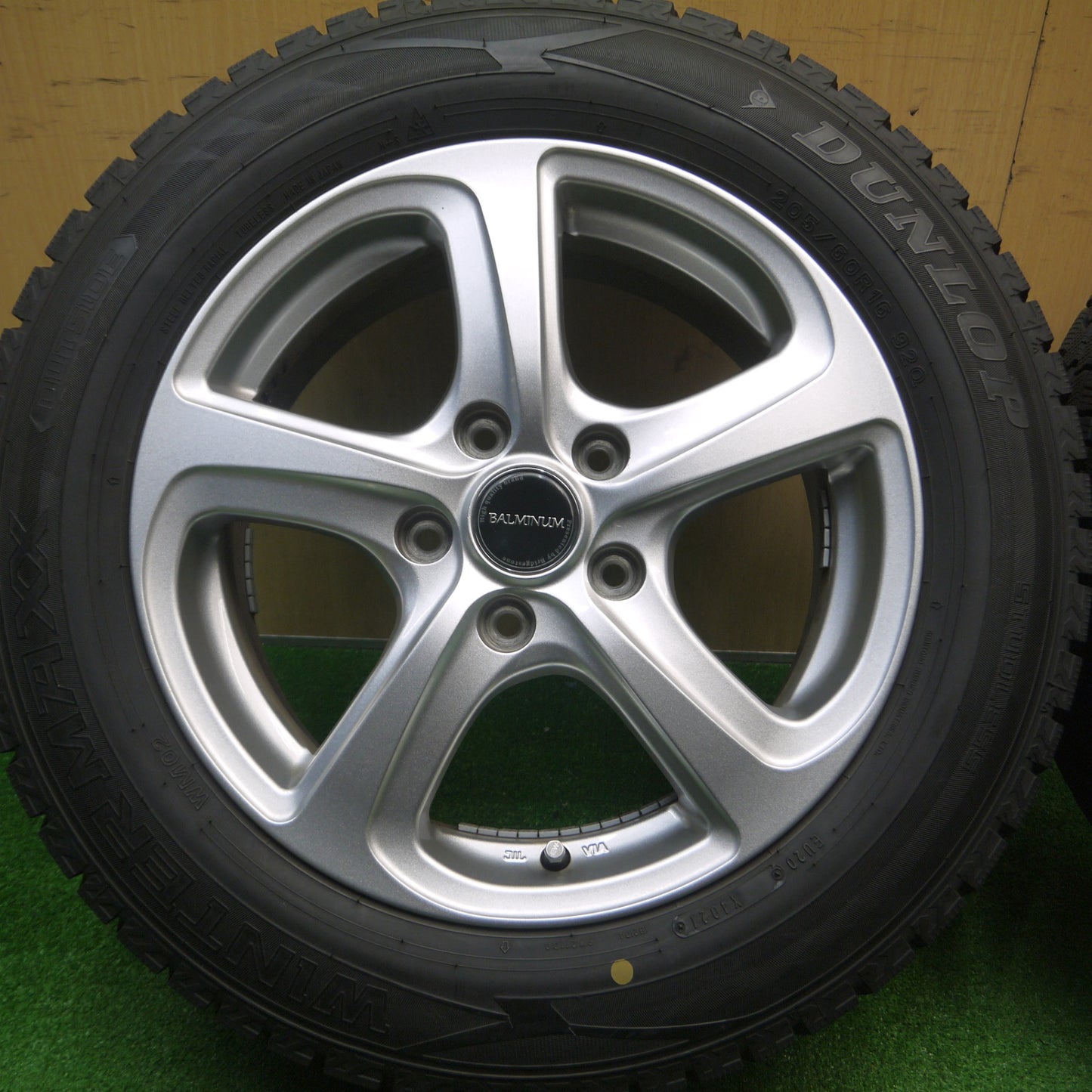 [送料無料] バリ溝！21年！キレイ！9.5分★スタッドレス 205/60R16 ダンロップ ウインターマックス WM02 BALMINUM バルミナ 16インチ PCD114.3/5H★4120605Hス
