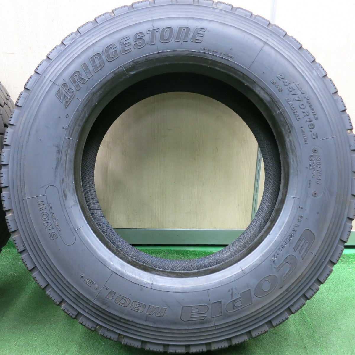 *送料無料* バリ溝！22年！9.5分★トラック タイヤ 245/70R19.5 136/134J ブリヂストン エコピア M801Ⅱ ミックス オールシーズン 19.5インチ★4071004HAノタ