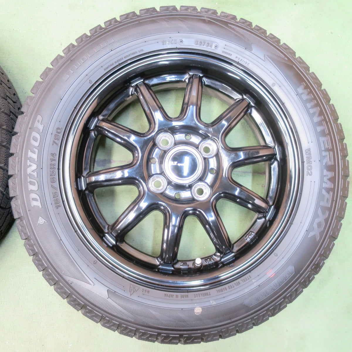 ほぼ未使用！24年！キレイ★スタッドレス 165/65R14 ダンロップ ウインターマックス WM02 AZ sports AZスポーツ 14インチ ソリオ ハスラー 等 PCD100/4H★6042003イス