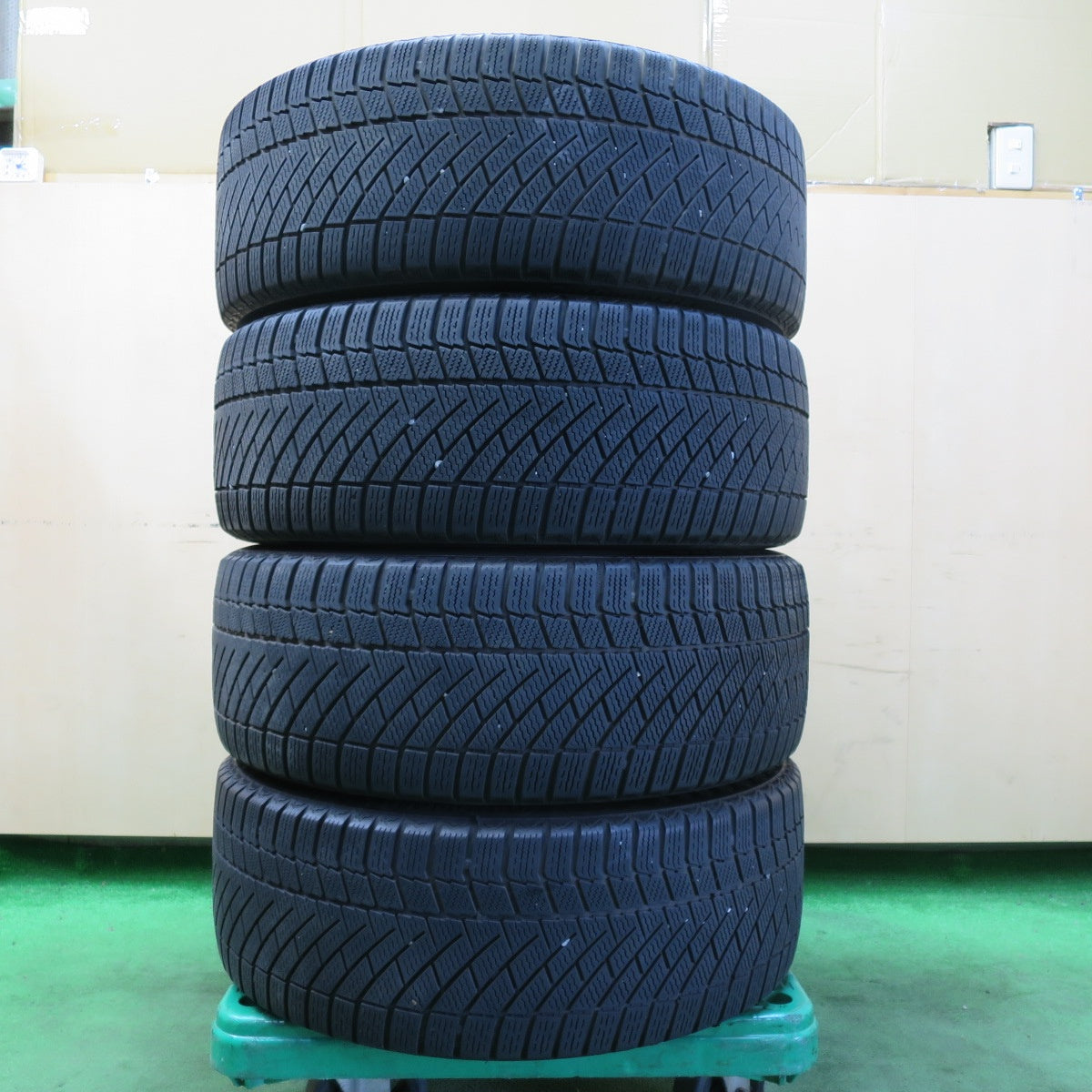 [送料無料] キレイ★ベンツ 等 EuroForsch 225/45R18 スタッドレス コンチネンタル コンチバイキング コンタクト6 ユーロフォルシュ PCD112/5H★4102207イス