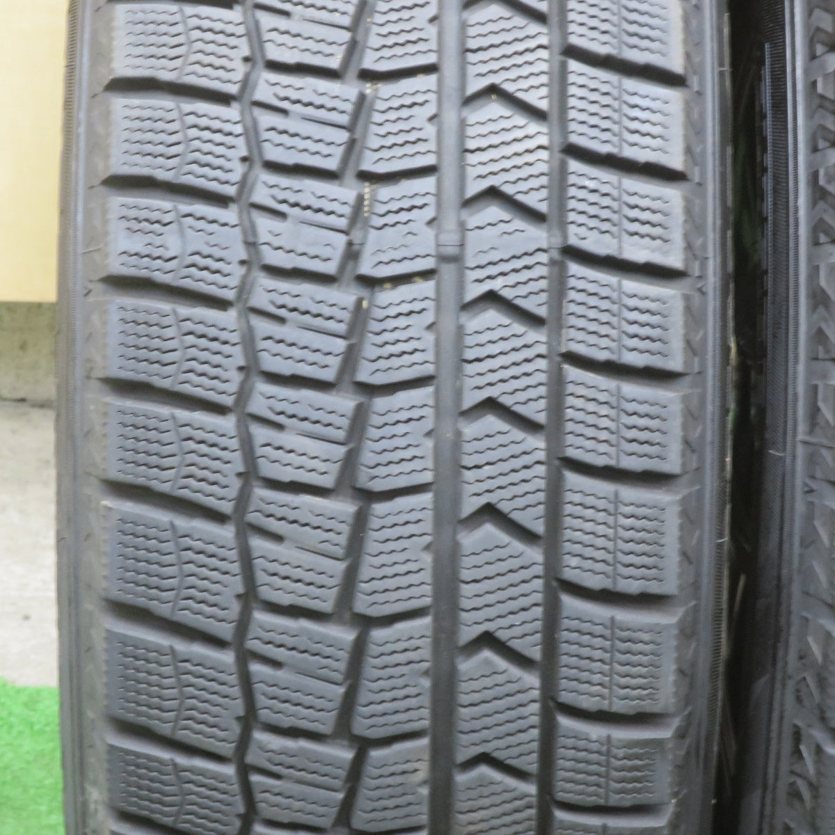 バリ溝！22年！キレイ！9.5分★スタッドレス 215/65R16 ダンロップ ウインターマックス WM02 ESTROSA エステローザ 16インチ PCD114.3/5H★6022003TTス