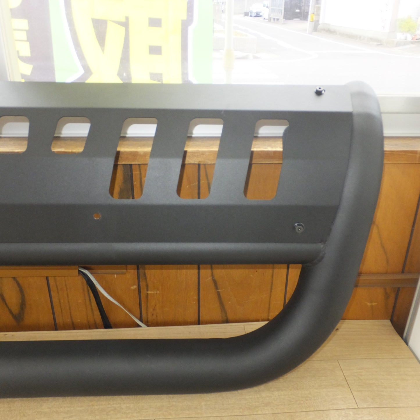 [送料無料] 岐阜発 未使用★200系 ハイエース 1/2/3/4型 U字型バンパー ブラック　メーカー 形式 不明　社外 グリルガード★