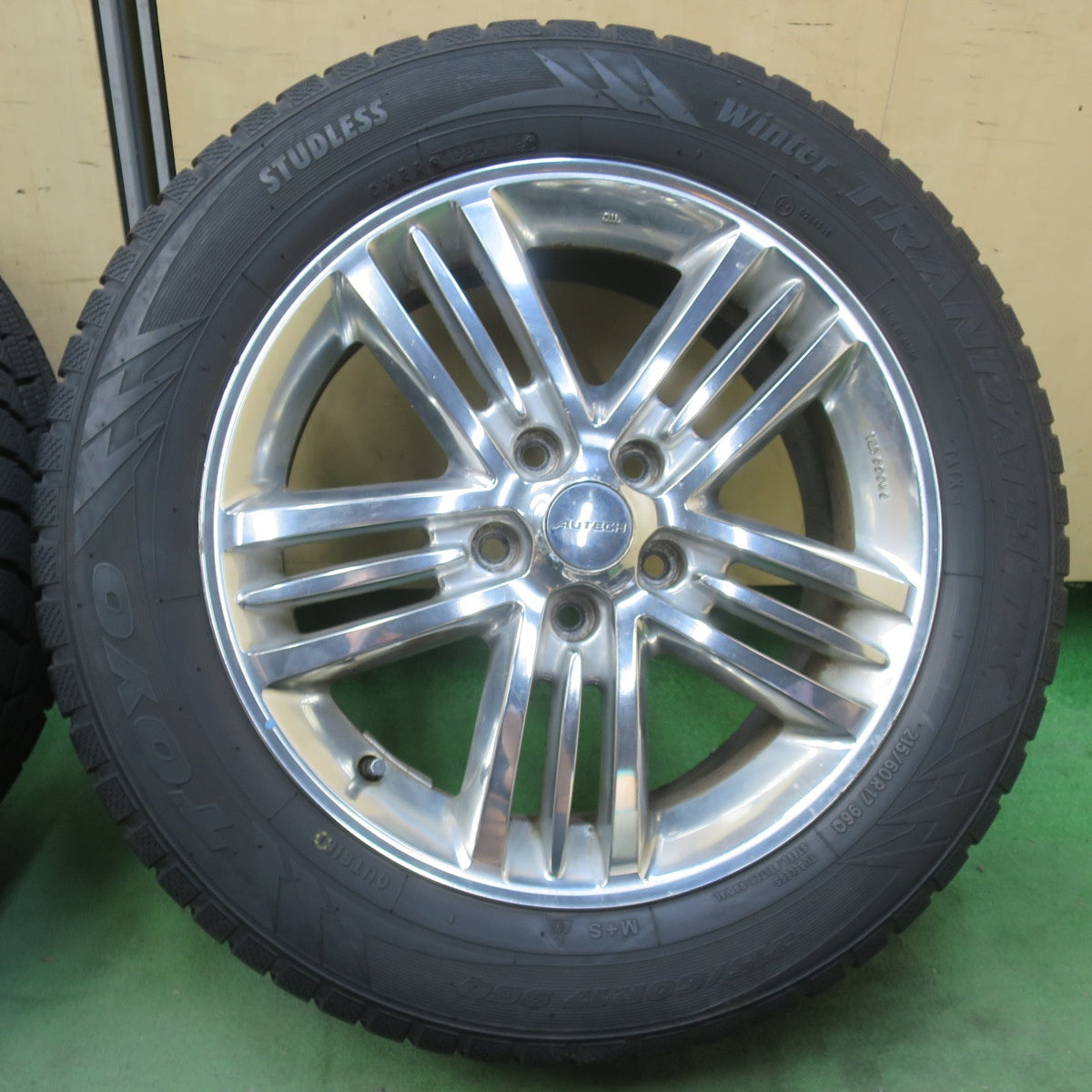 バリ溝！9.5分★日産 E51 エルグランド 純正 AUTECH 215/60R17 スタッドレス トーヨー ウインター トランパス TX オーテック 17インチ PCD114.3/5H★6050516イス