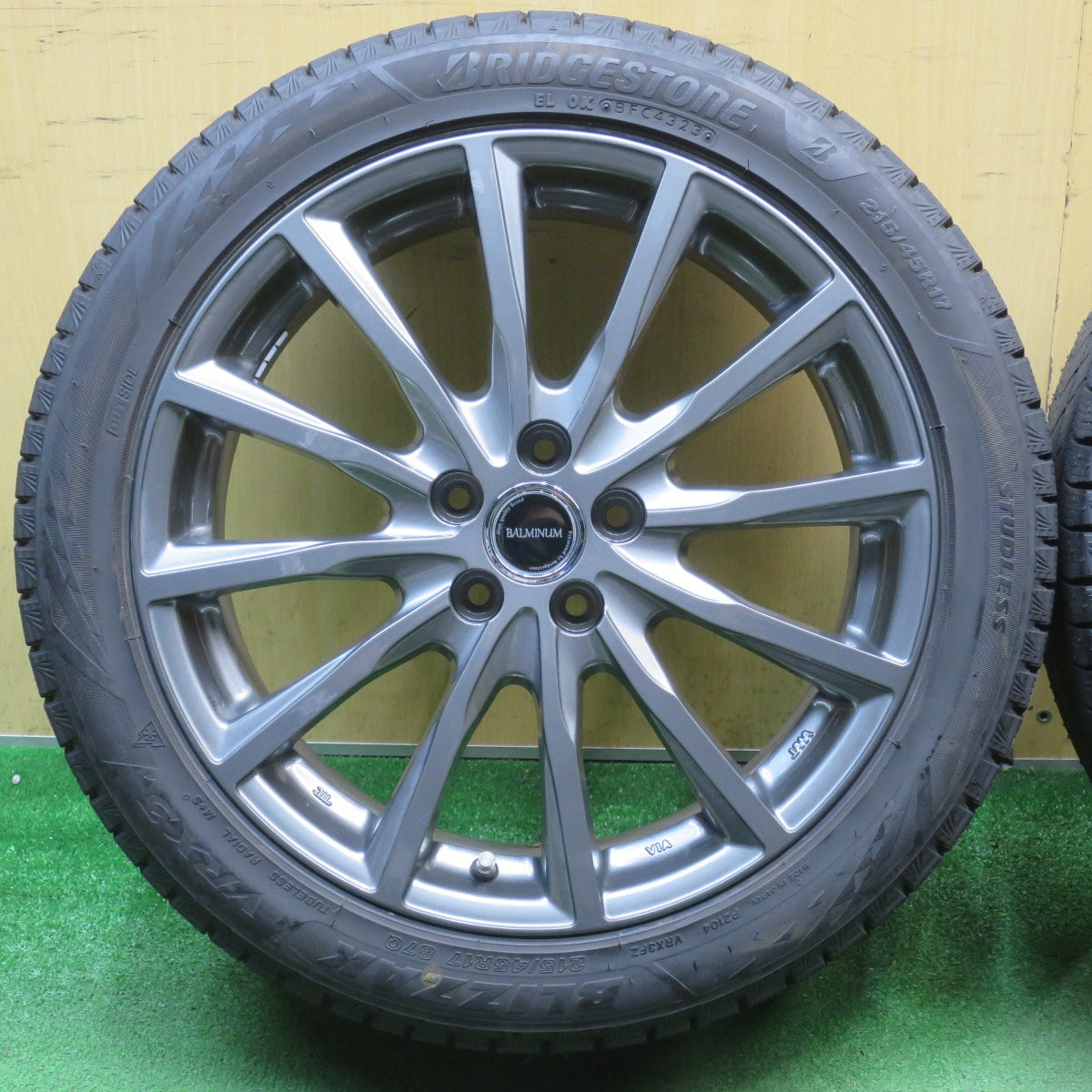 バリ溝！23年！キレイ！9.5分★レガシィ 等 215/45R17 スタッドレス ブリヂストン ブリザック VRX3 BALMINUM AR12 バルミナ 17インチ PCD100/5H★6051205NJス