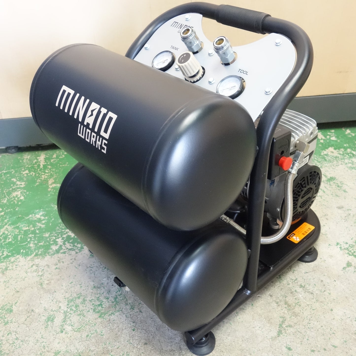 [送料無料] ほぼ未使用☆ミナト 常圧 エアー コンプレッサー 屋内用 100V CP-20Si タンク容量 20L 静音 オイルレス型 MINATOWORKS☆