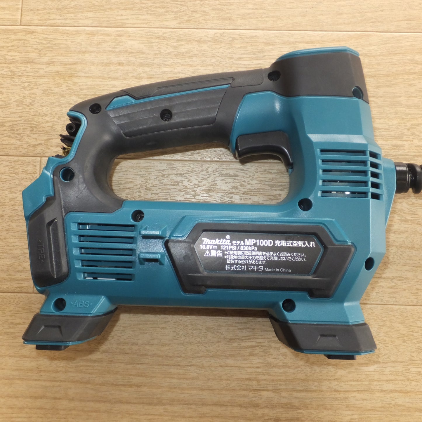 [送料無料] キレイ★マキタ makita 充電式空気入れ MP100D 10.8V 本体のみ★