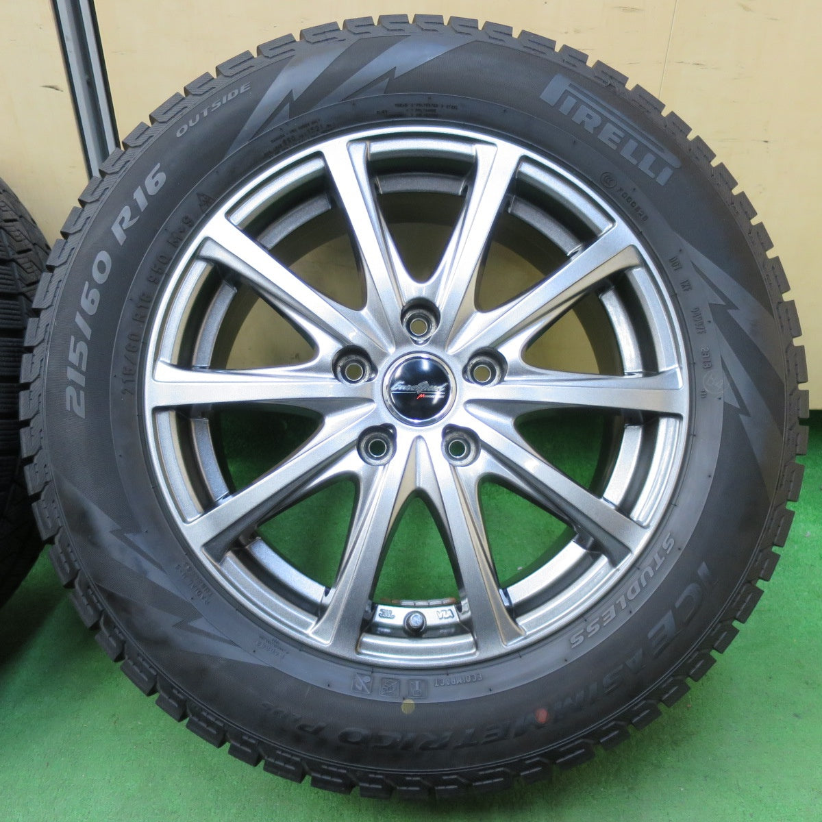 [送料無料] バリ溝！キレイ！8.5分★スタッドレス 215/60R16 ピレリ アイスアシンメトリコ プラス EuroSpeed MANARAY SPORT マナレイ PCD114.3/5H★4103005イス