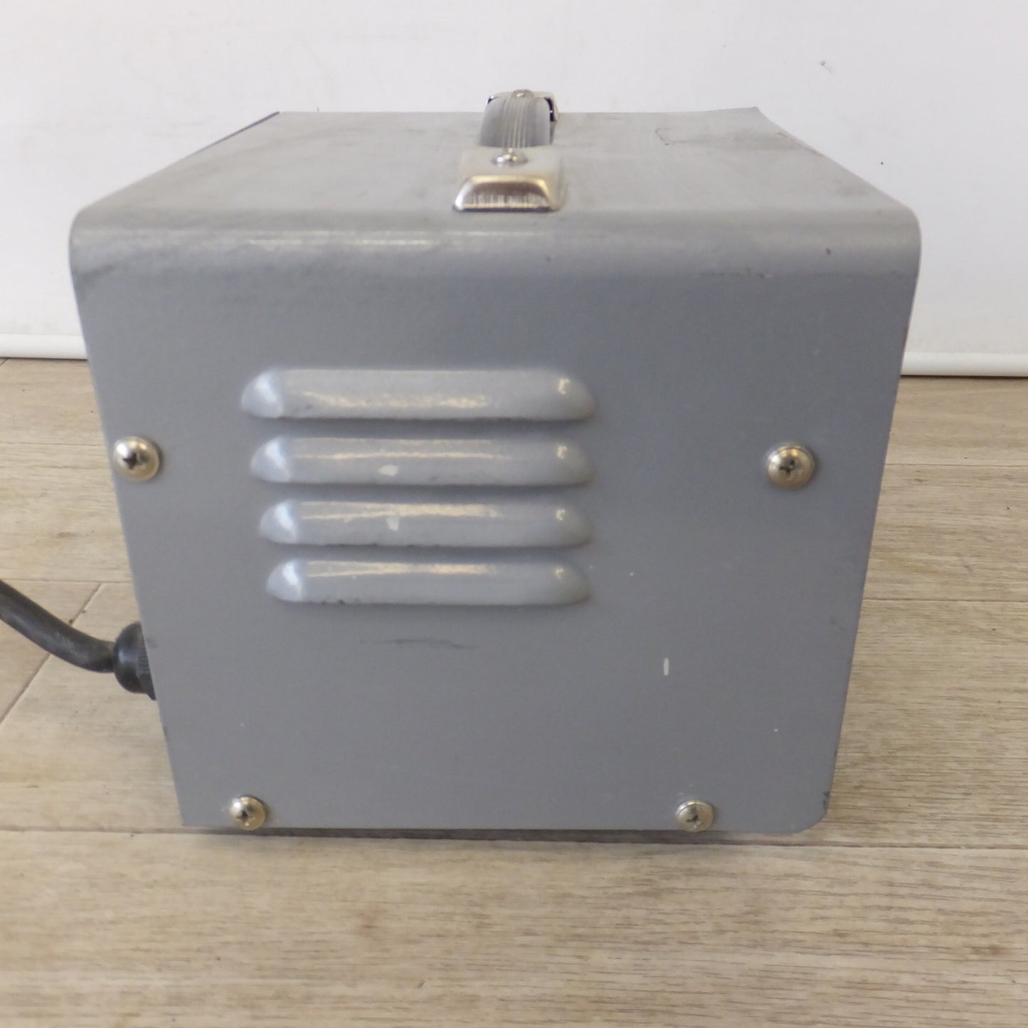 [送料無料] ★育良精機 IKURA イクラ ポータブルトランス 昇圧専用トランサー PT-20U　入力 100V　出力 115/125V　50/60Hz 2kVA★