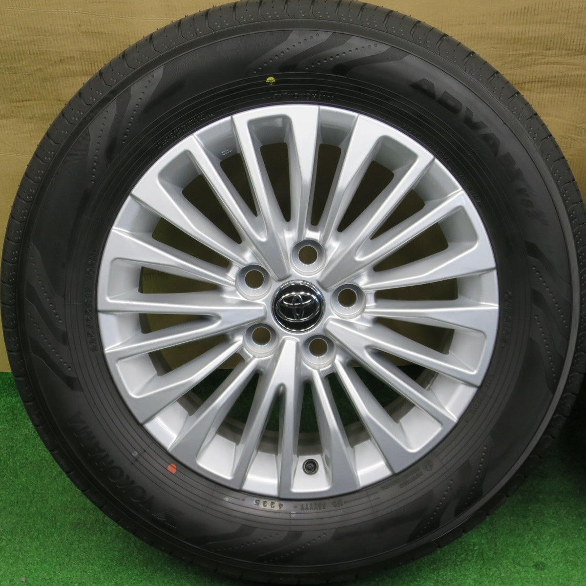 新車外し！25年★トヨタ 40系 アルファード ヴェルファイア 純正 225/65R17 ヨコハマ アドバン V03 17インチ PCD120/5H★6012201NKノ