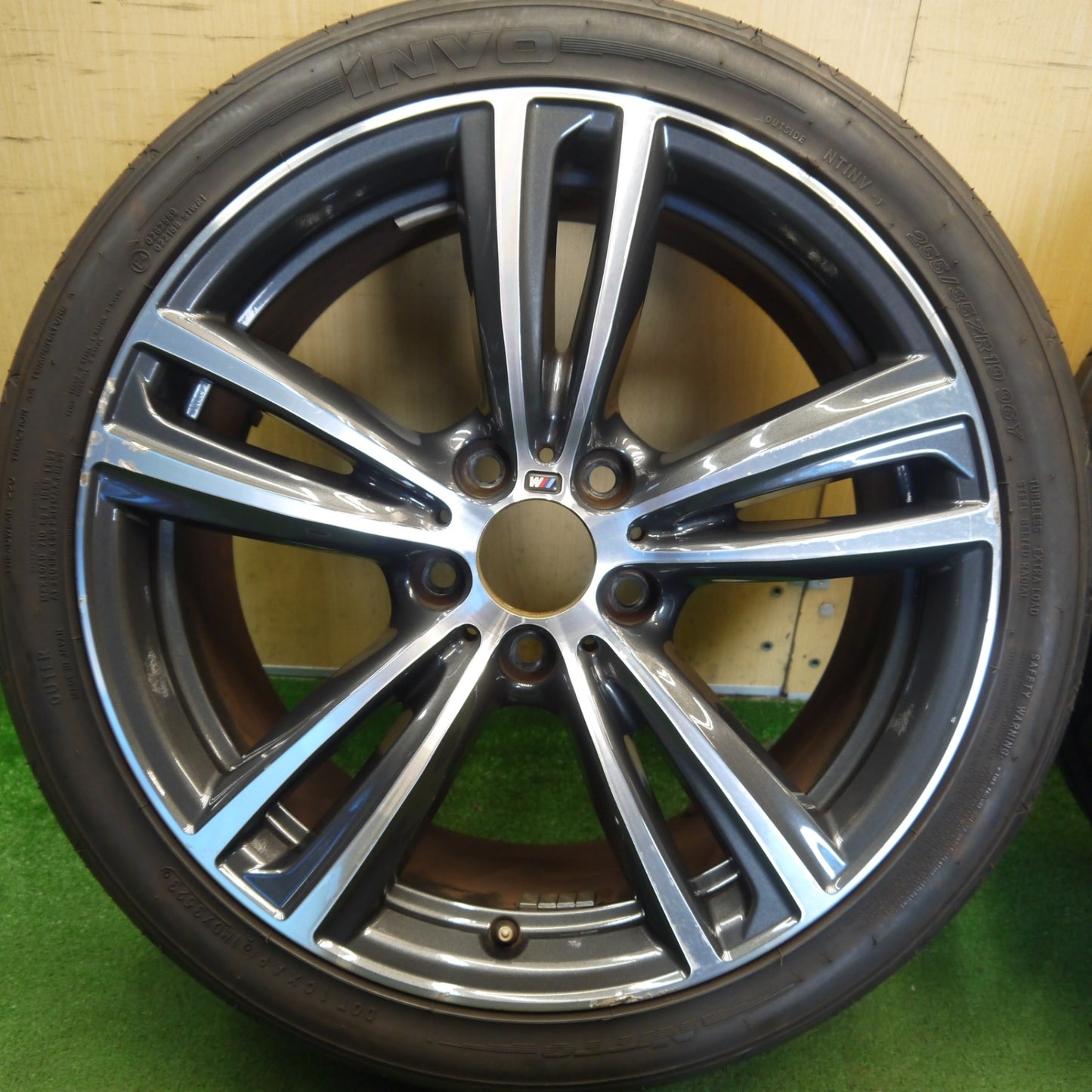 4本価格！23年◎BMW 3シリーズ F30 F31 Mスポーツ 純正 ダブルスポーク 442M 225/40R19 255/35R19 ニットー iNVO 19インチ PCD120/5H◎6062904Hノ