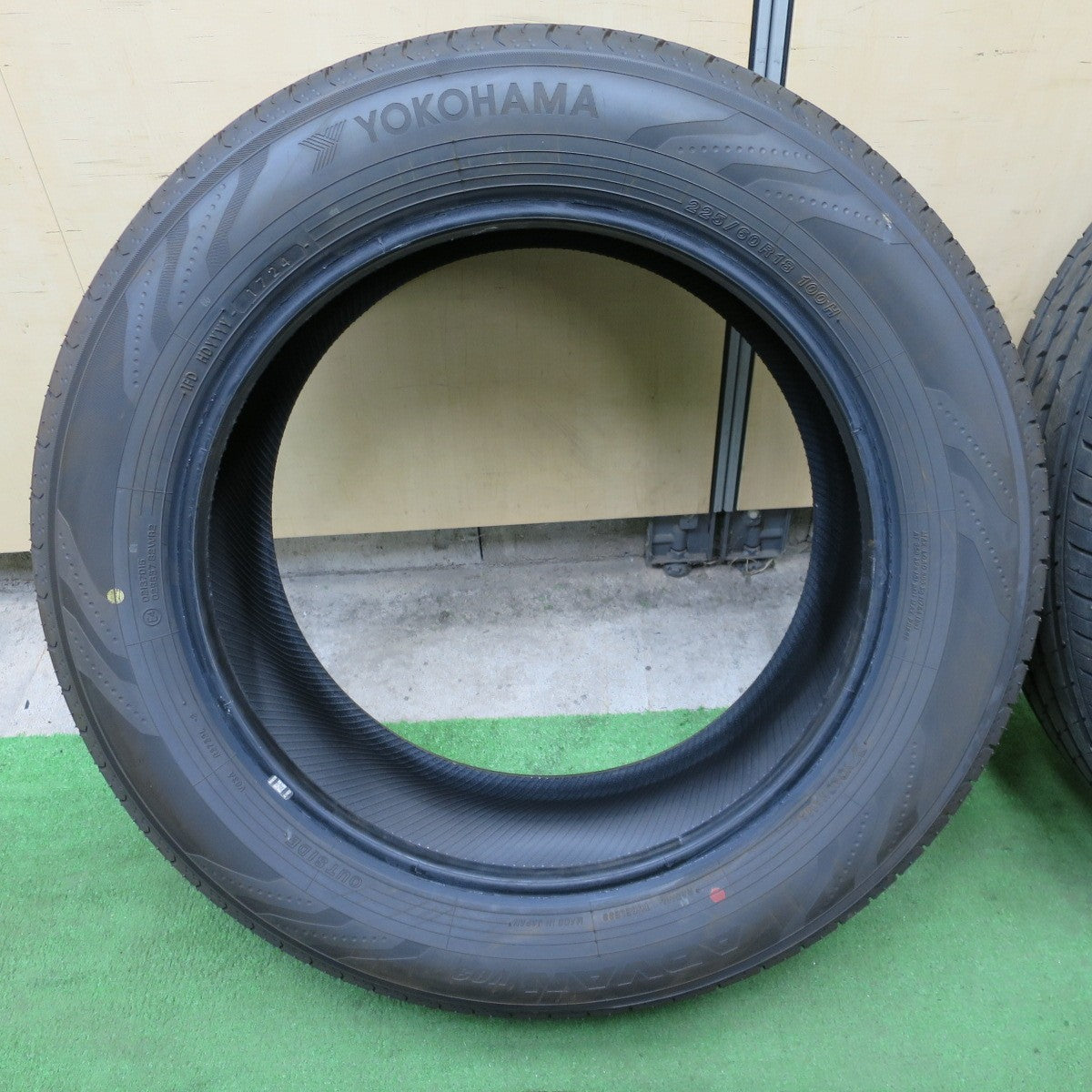 超バリ溝！24年！ほぼ10分★225/60R18 ヨコハマ アドバン V03 タイヤ 18インチ 40系 アルファード ヴェルファイア レクサスNX ハリアー RAV4 等★6022303NGノタ