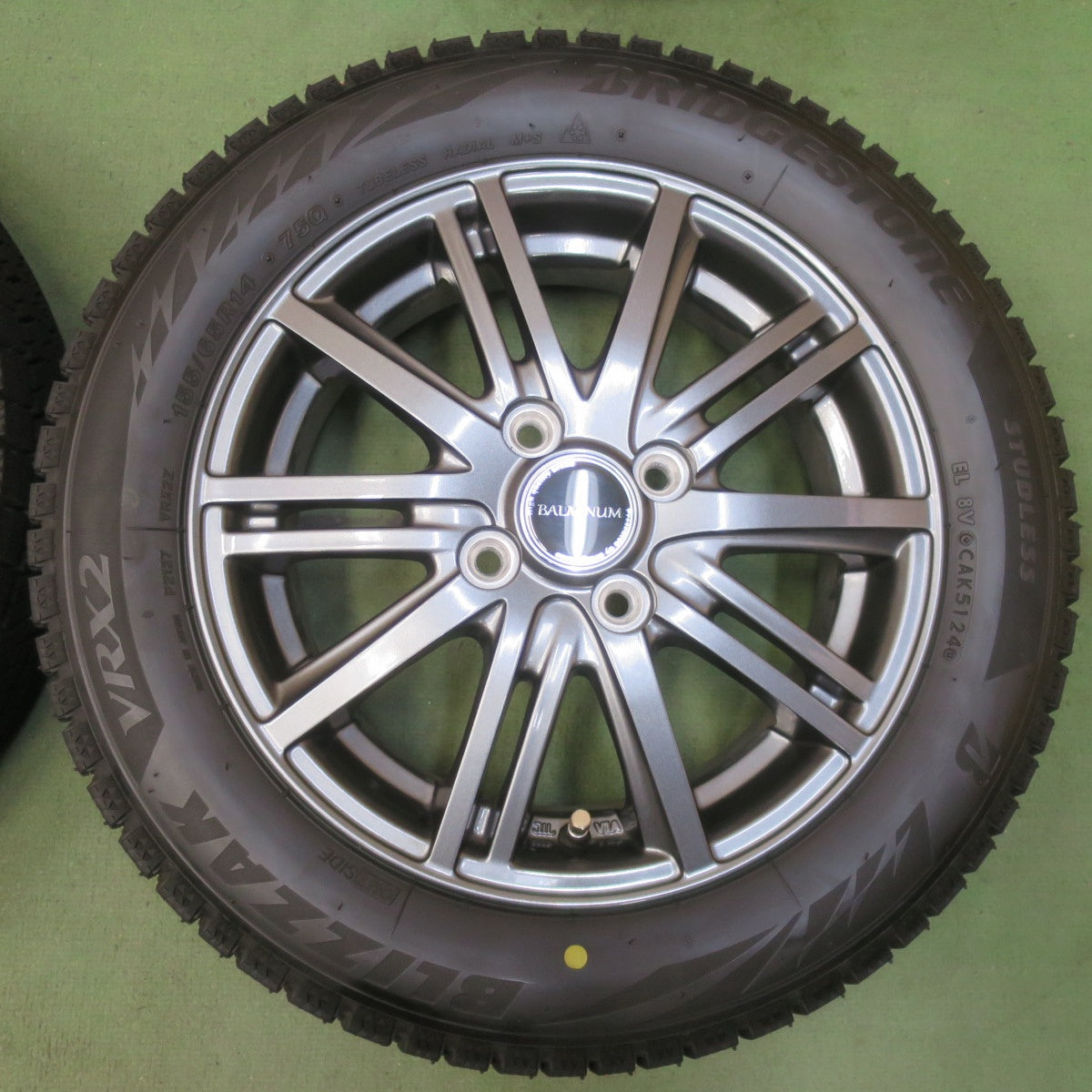 バリ溝！24年！キレイ！9分◎スタッドレス 155/65R14 ブリヂストン ブリザック VRX2 BALMINUM BR10 バルミナ 14インチ PCD100/4H◎6100706イス