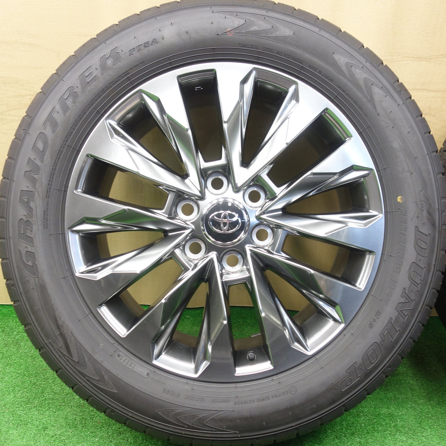新車外し！25年★トヨタ ランクル 300 ZX 純正 265/55R20 ダンロップ グラントレック PT5A 20インチ PCD139.7/6H★5121401KTノ