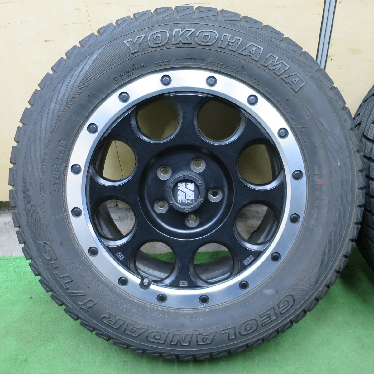 バリ溝！キレイ！8.5分★ジープ 等 XTREME-J XJ03 265/60R18 スタッドレス ヨコハマ ジオランダー i/T-S 18インチ エクストリームJ PCD127/5H★6032401ナス