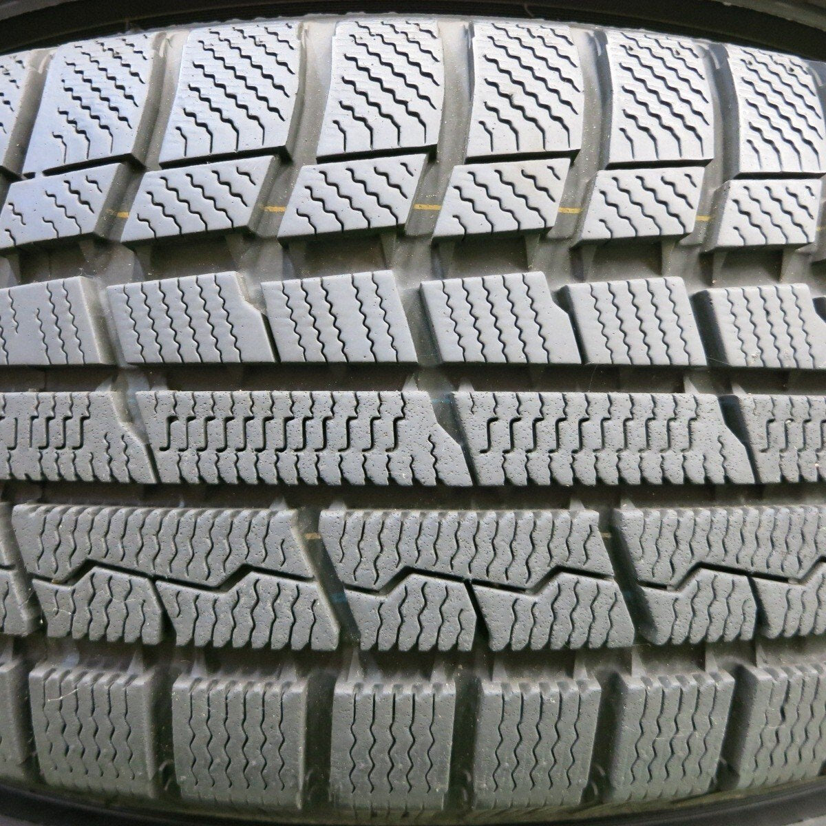 バリ溝！綺麗！9.5分★スタッドレス 215/70R16 トーヨー ウインタートランパス TX Exceeder PCD114.3/5H★4051706イス