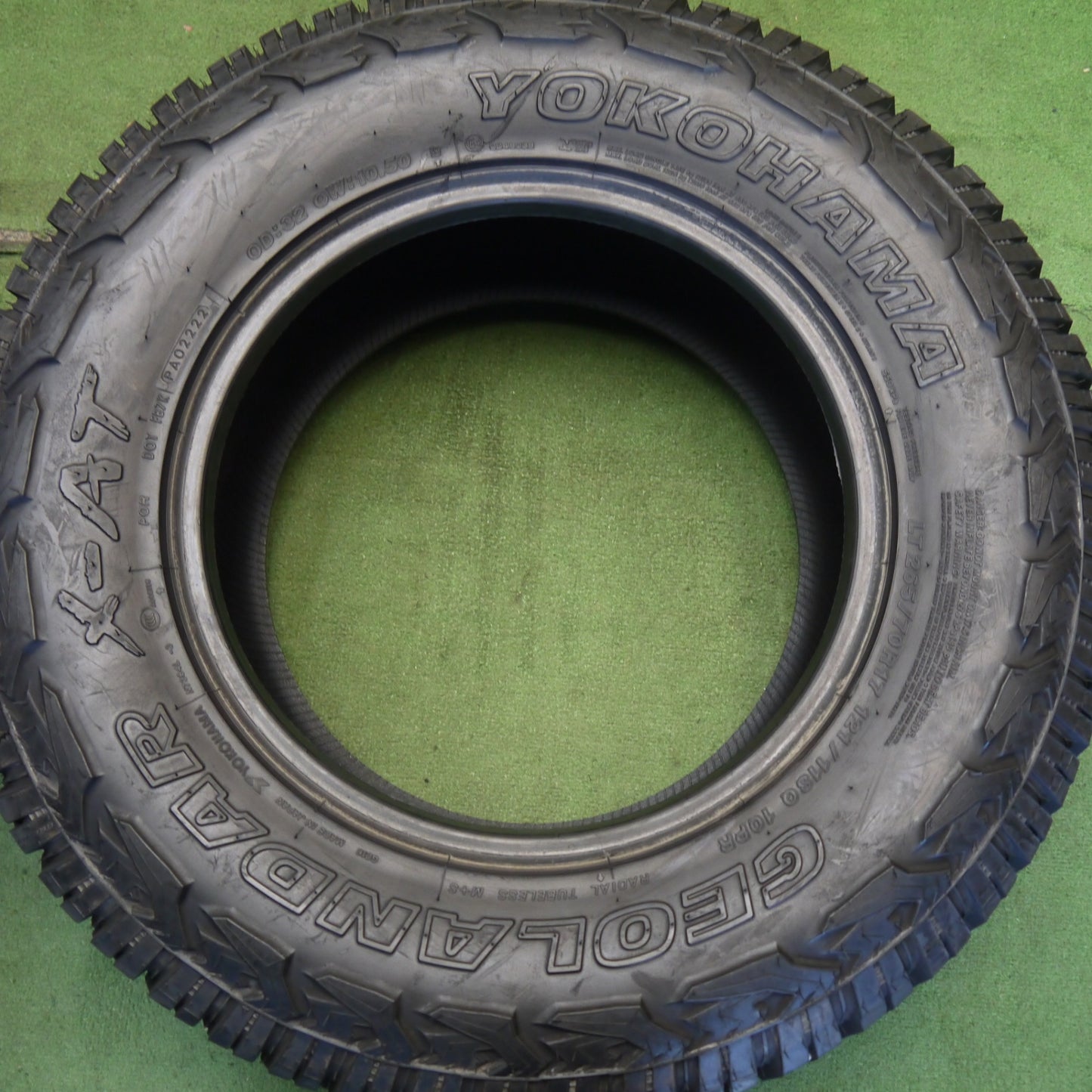 バリ溝！22年！9.5分★265/70R17 121/118Q 10PR ヨコハマ ジオランダー X-AT タイヤ 17インチ ランクル プラド FJクルーザー 等★6071406Hノタ