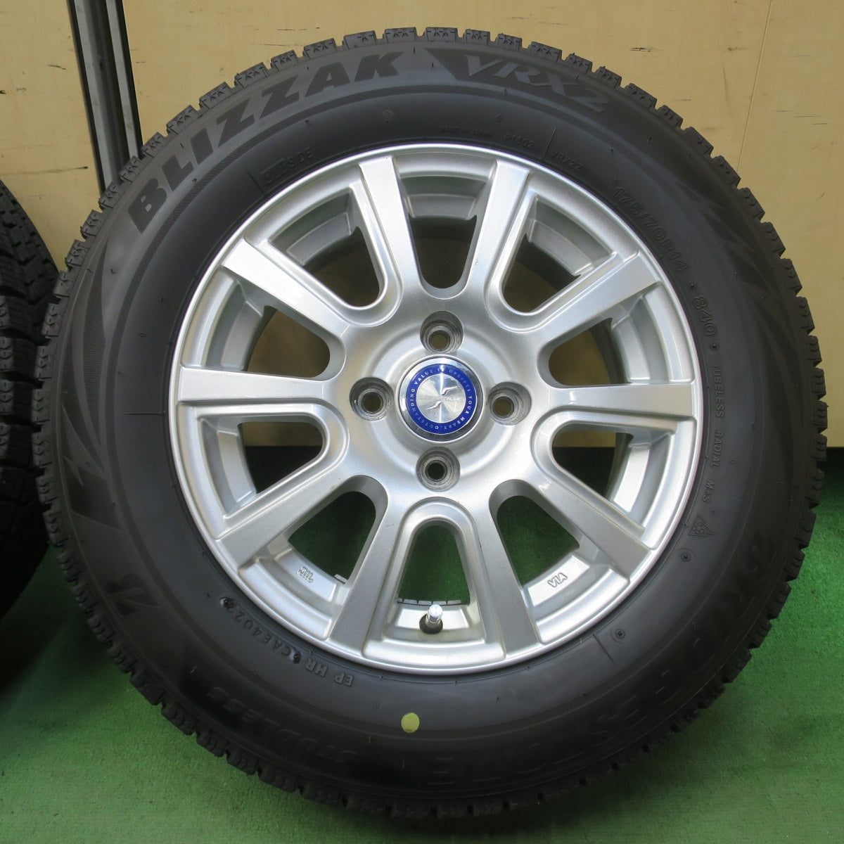 バリ溝！22年！9分★スタッドレス 175/70R14 ブリヂストン ブリザック VRX2 JENEIGE 社外 アルミ 14インチ PCD100/4H★6033108イス
