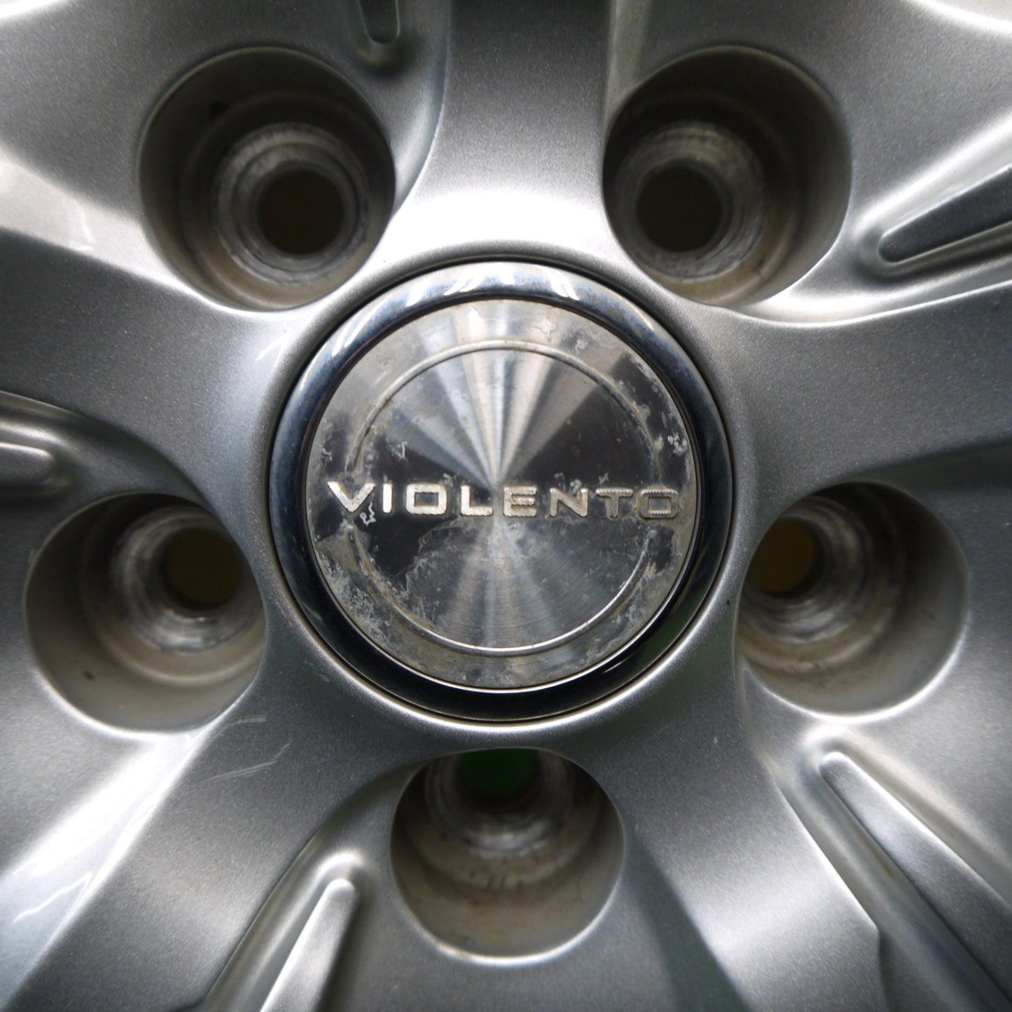 バリ溝！24年！9.5分★レガシィ 等 225/40R18 スタッドレス ダンロップ ウインターマックス WM02 VIOLENTO ヴィオレント 18インチ PCD100/5H★5121001Hス