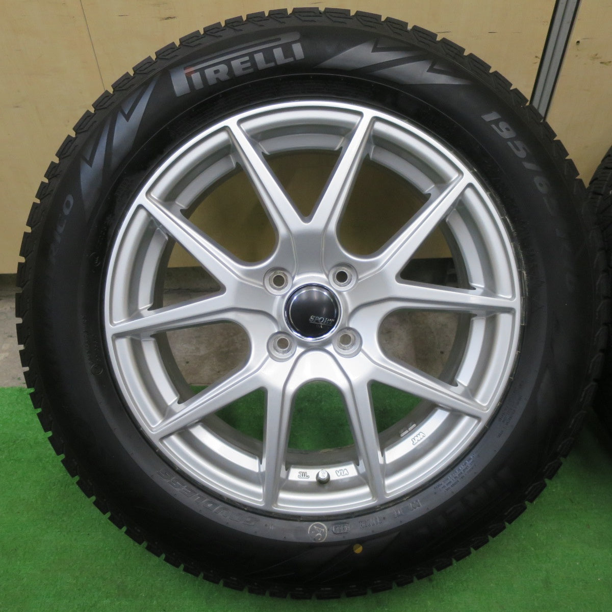 バリ溝！23年！キレイ！9.5分以上★スタッドレス 195/65R16 ピレリ アイスゼロ アシンメトリコ SPORT DAISY スポルト デイジー 16インチ PCD100/4H★5062302TTス