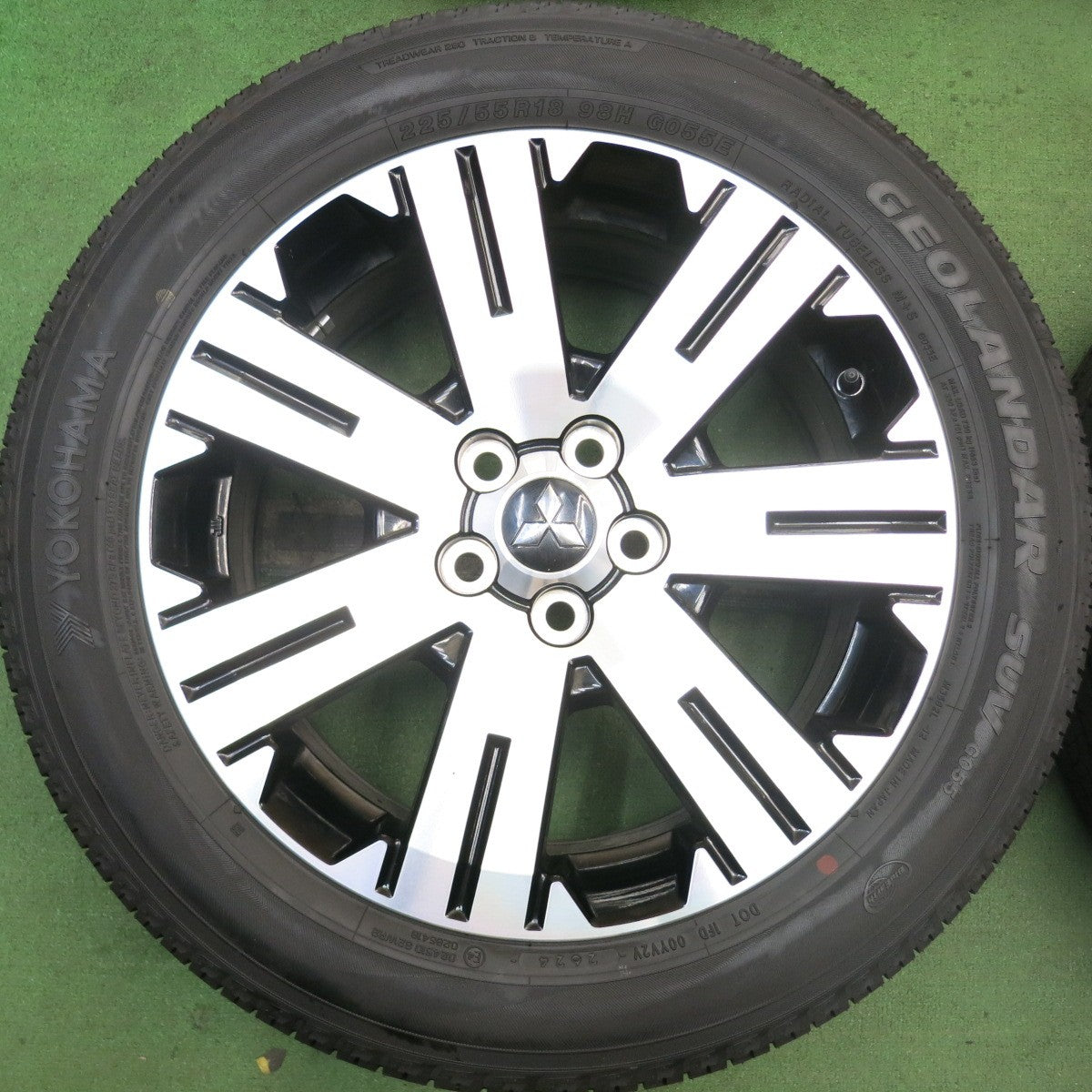 新車外し！24年★三菱 デリカ D:5 純正 225/55R18 ヨコハマ ジオランダー SUV G055 G055E 18インチ D5 PCD114.3/5H★5092005HAノ