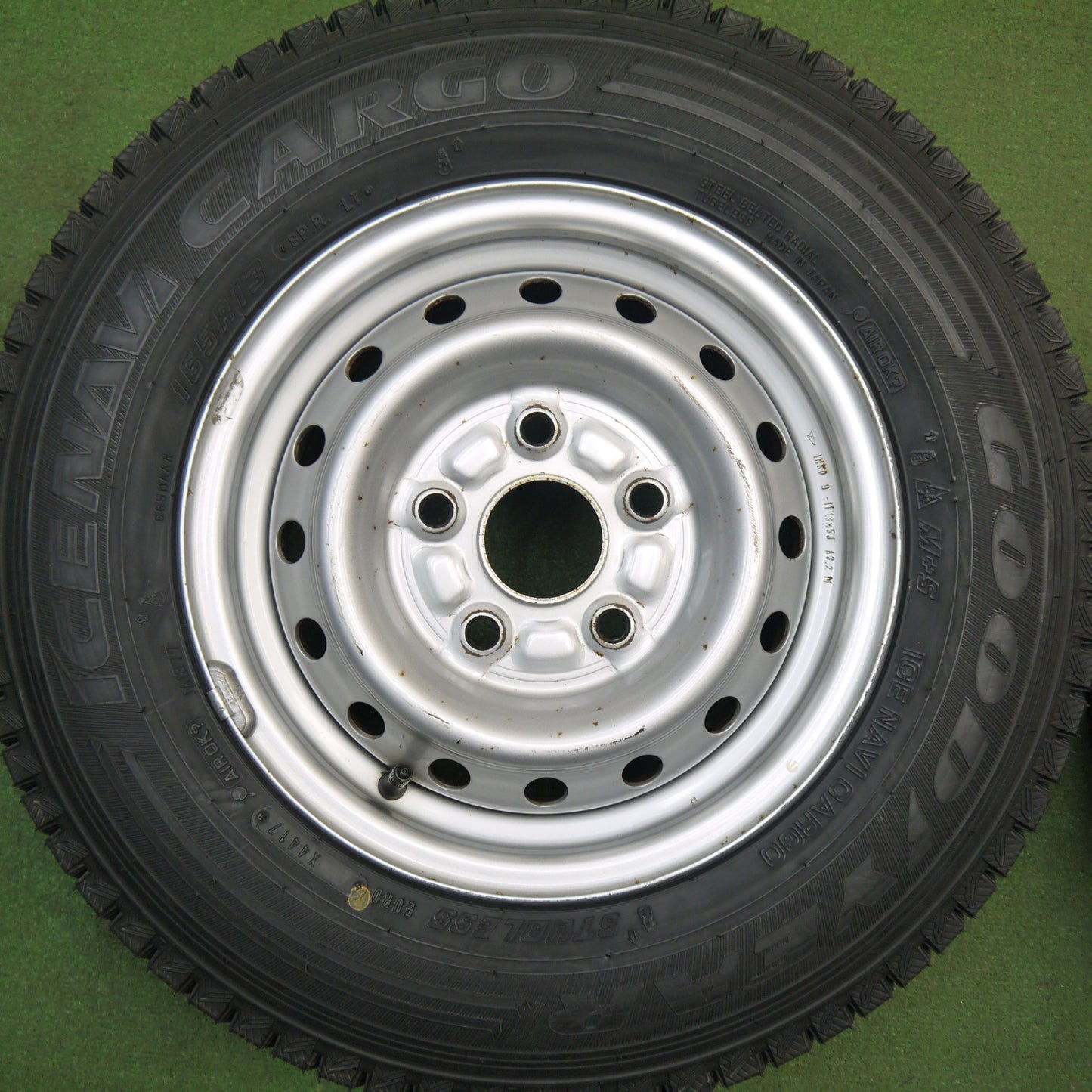ほぼ未使用★ダイハツ 純正 スチール タウンエース ハイゼット 等 165R13 8PR スタッドレス グッドイヤー アイスナビ CARGO カーゴ 13インチ PCD114.3/5H★6012704Hス