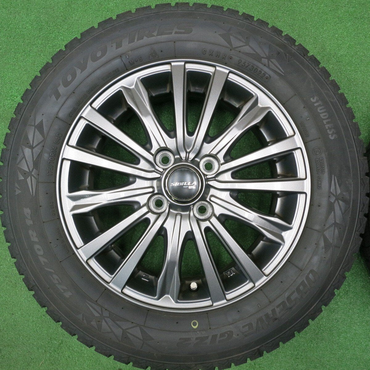 バリ溝！22年！キレイ！8.5分★スタッドレス 175/70R14 トーヨー オブザーブ GIZ2 SIBILLA NEXT W5 シビラ 14インチ PCD100/4H★4121102NJス