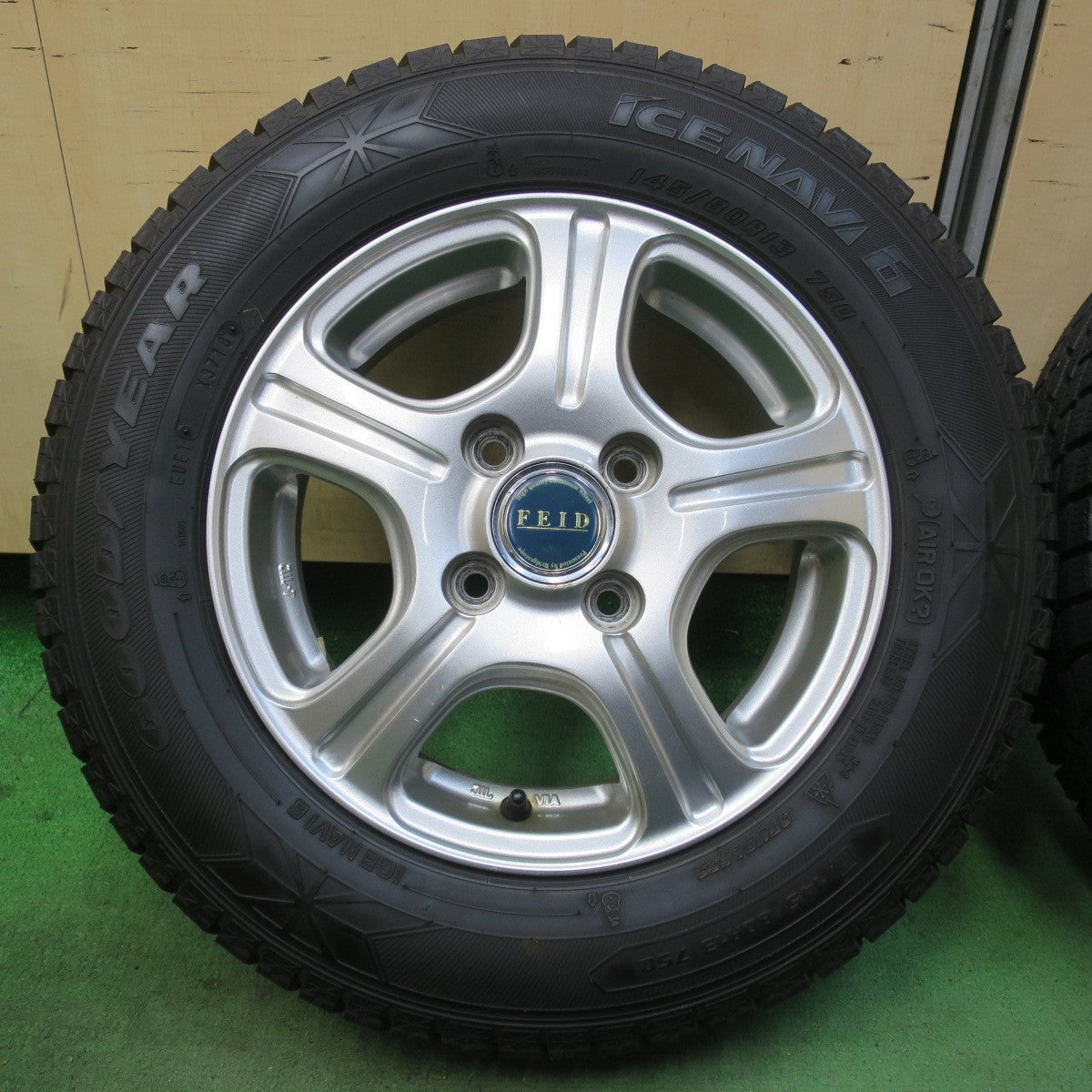 バリ溝！9.5分★スタッドレス 145/80R13 グッドイヤー アイスナビ6 FEID フェイド 13インチ PCD100/4H★5122403イス