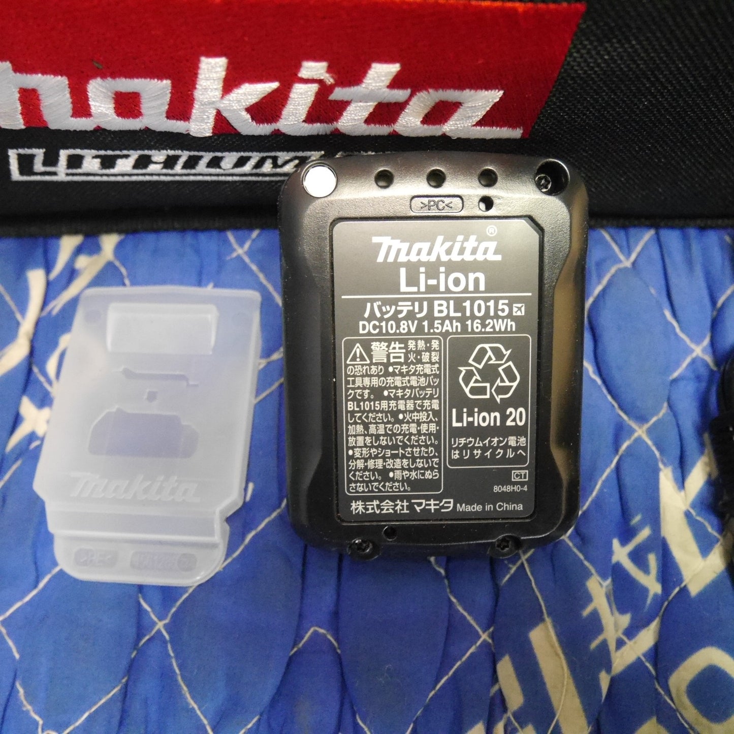 [送料無料] ほぼ未使用！美品！ブレード付き☆マキタ 充電式 マルチ カッター CP100D 電動 工具 切断機 曲線 加工 makita 充電器 DC10SA バッテリー BL1015☆