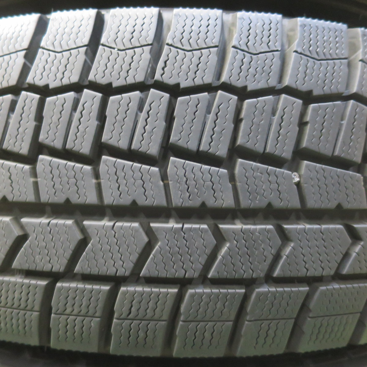 バリ溝！22年！キレイ！9.5分◎スタッドレス 215/60R17 ダンロップ ウインターマックス WM02 Exceeder エクシーダー 17インチ PCD114.3/5H◎6101201イス