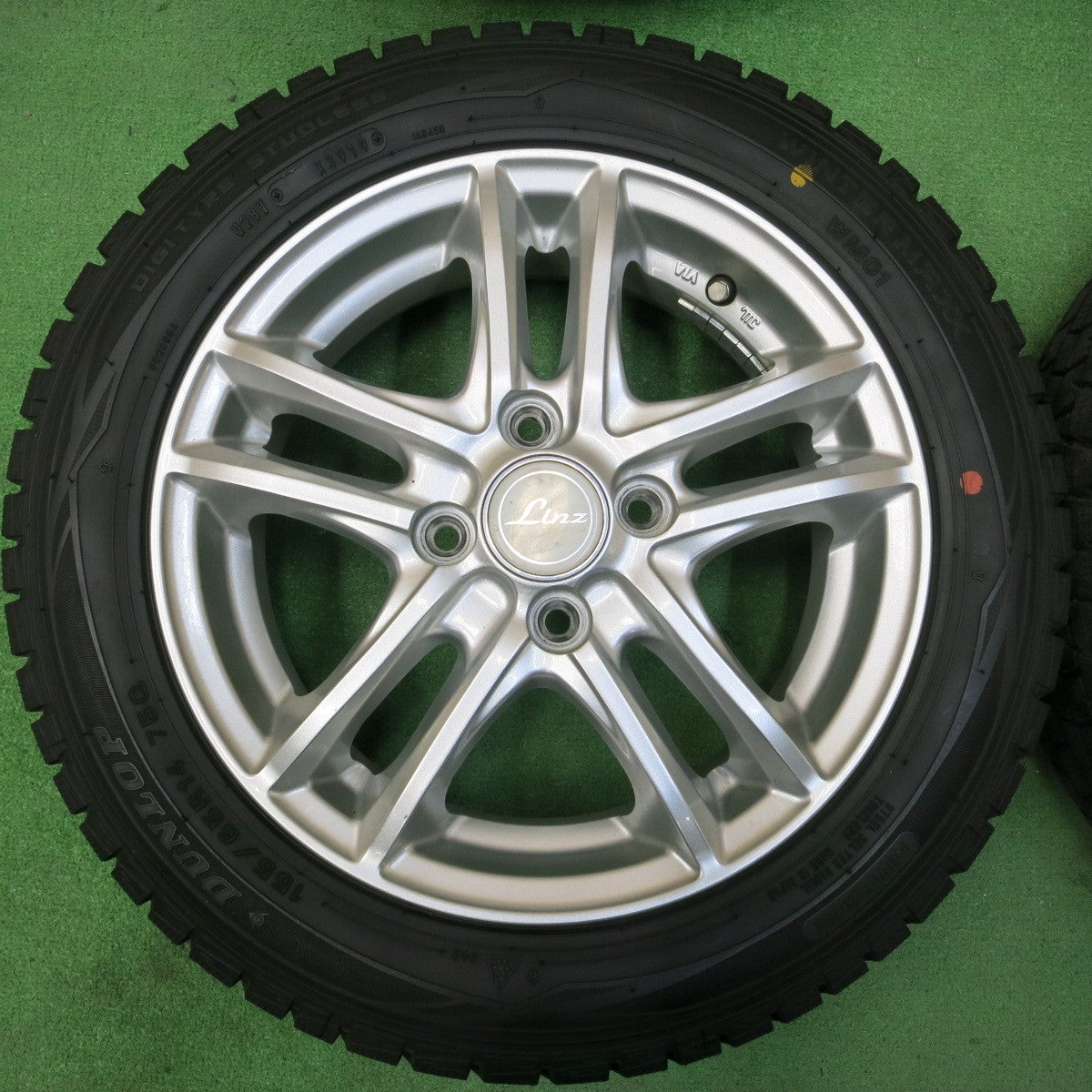 *送料無料* バリ溝！キレイ！9.5分以上★スタッドレス 155/65R14 ダンロップ ウインターマックス WM01 Linz 14インチ PCD100/4H★4040210イス