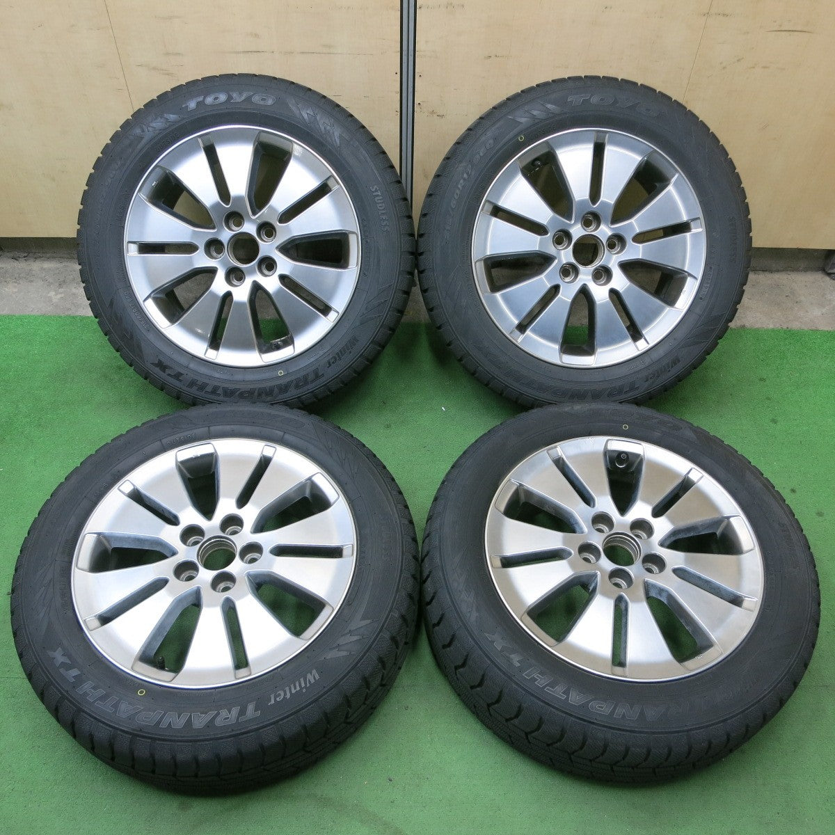 バリ溝！8.5分★トヨタ 10系 アルファード 純正 215/60R17 スタッドレス トーヨー ウインター トランパス TX 17インチ PCD114.3/5H★5040207ナス